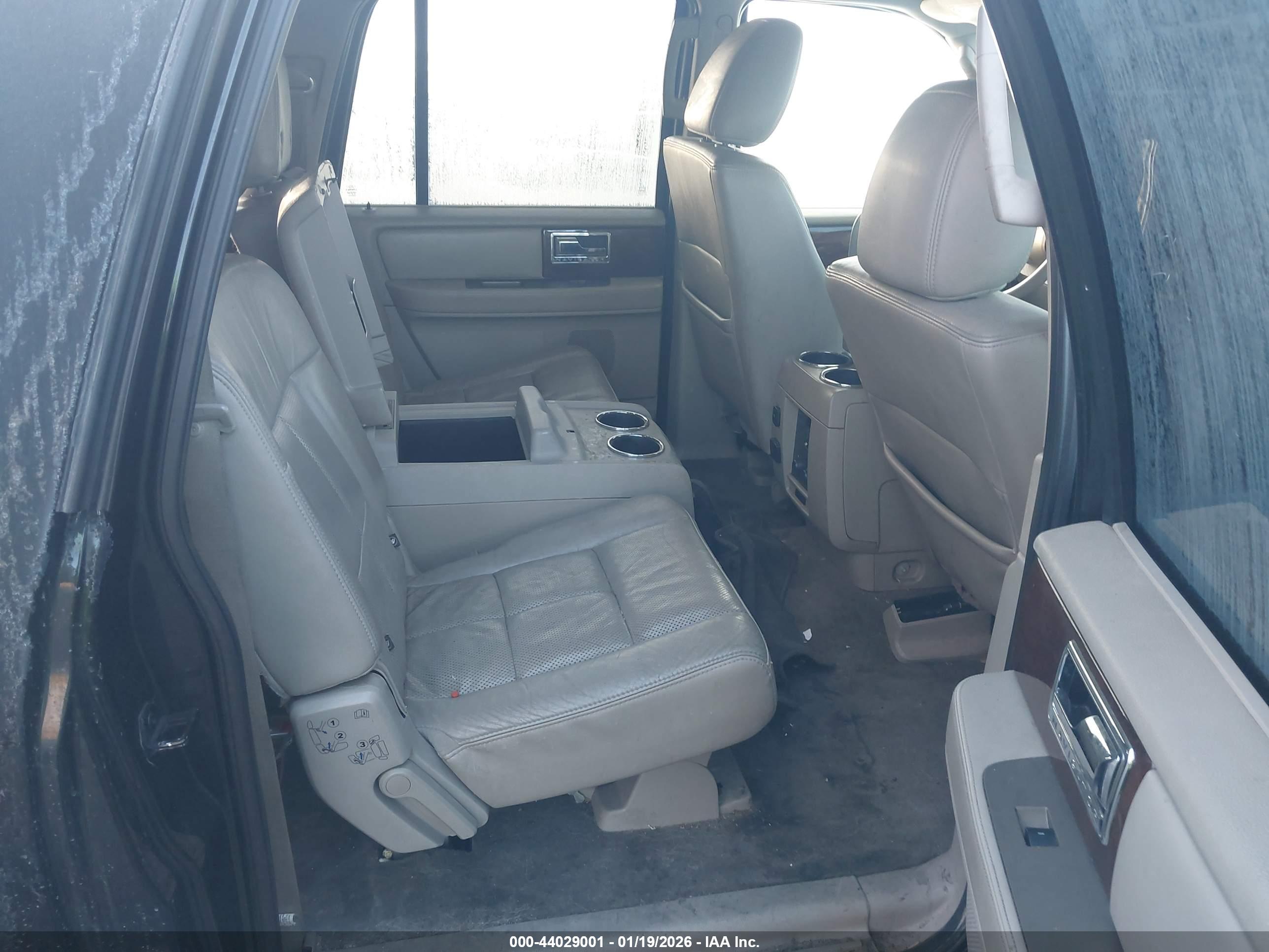 LINCOLN NAVIGATOR image 8