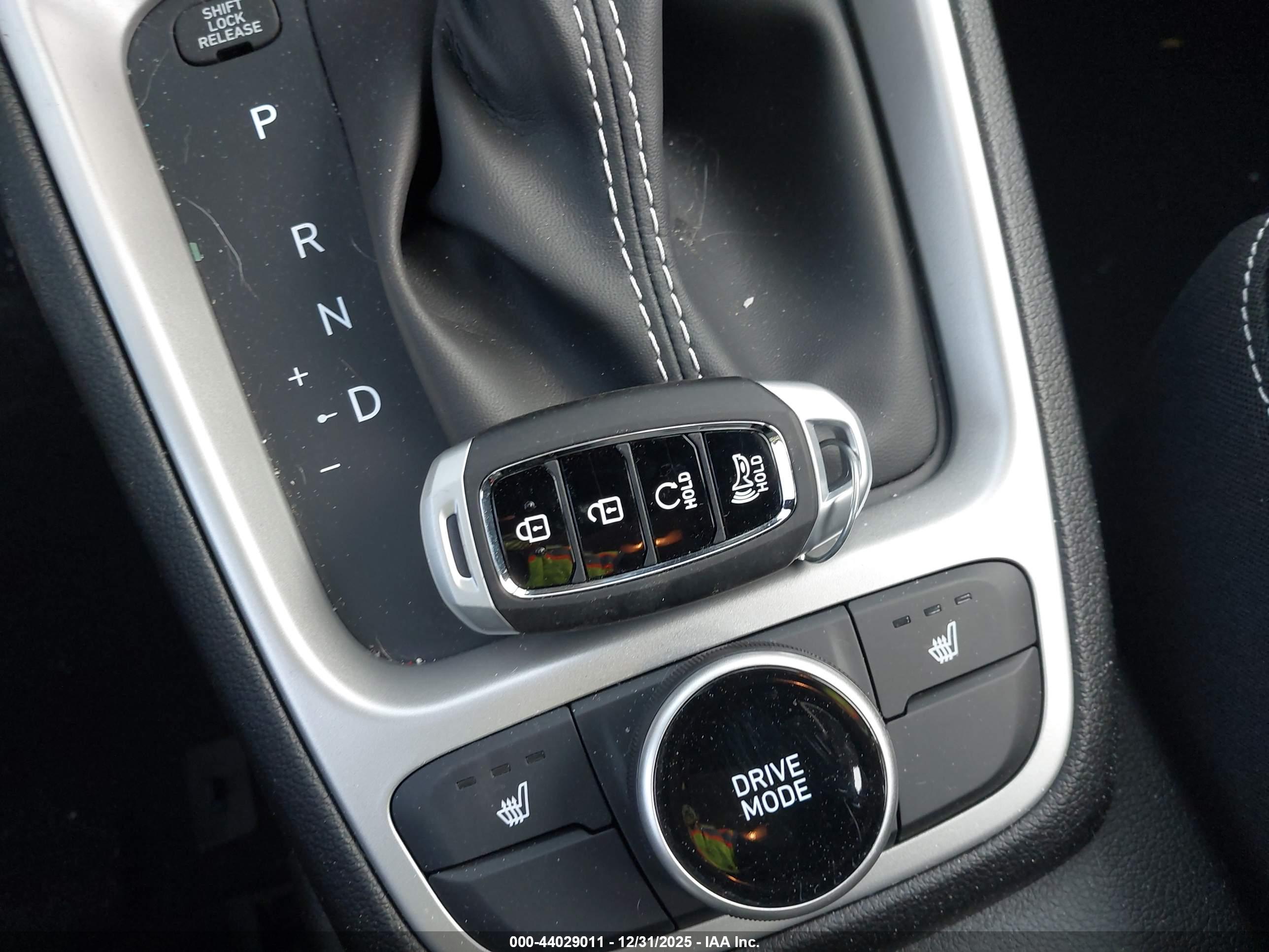 HYUNDAI VENUE image 11
