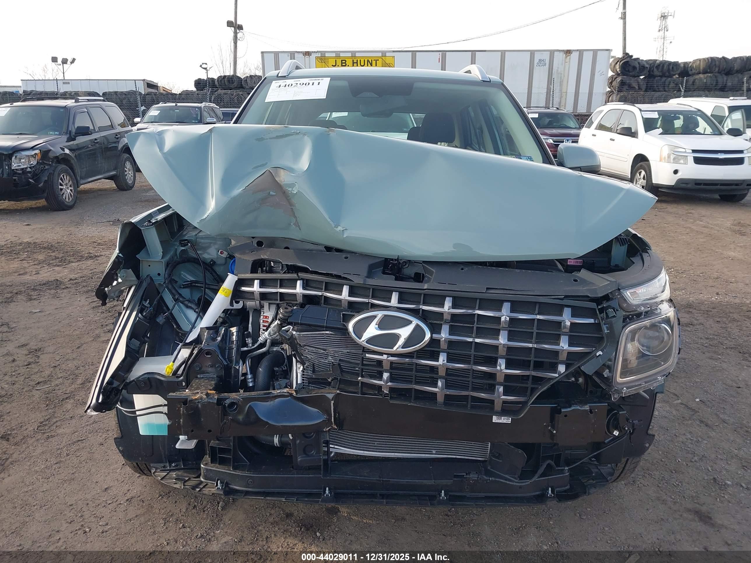HYUNDAI VENUE image 6