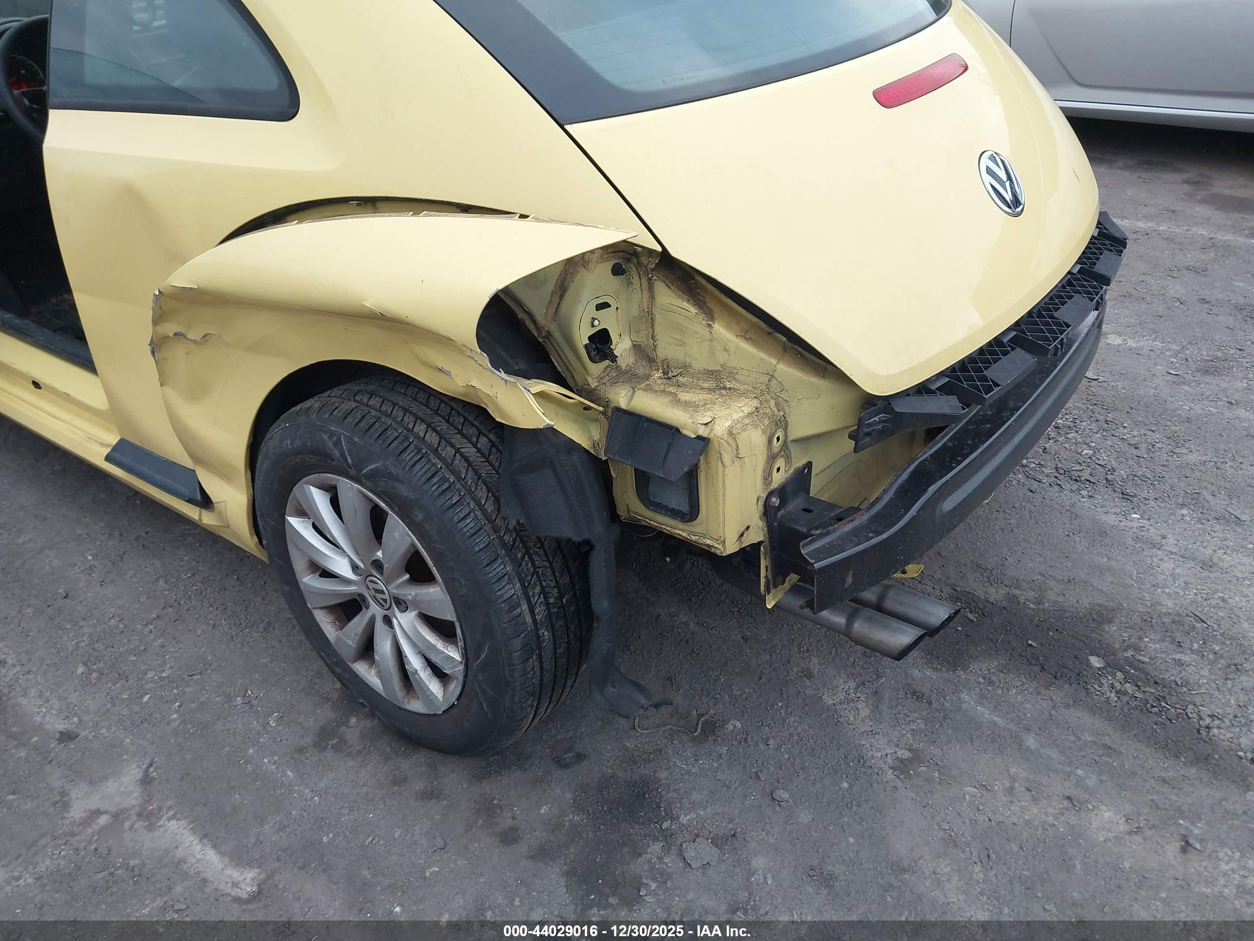 VOLKSWAGEN BEETLE image 6