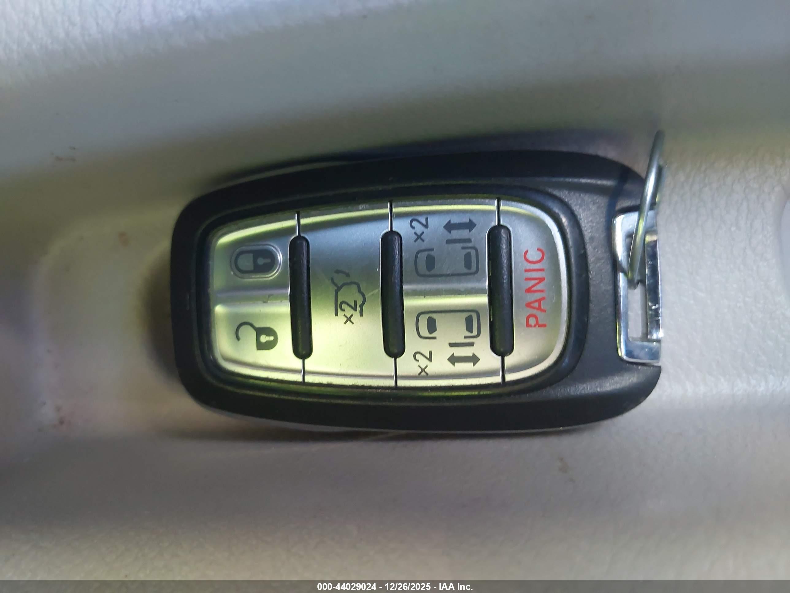 CHRYSLER PACIFICA image 11
