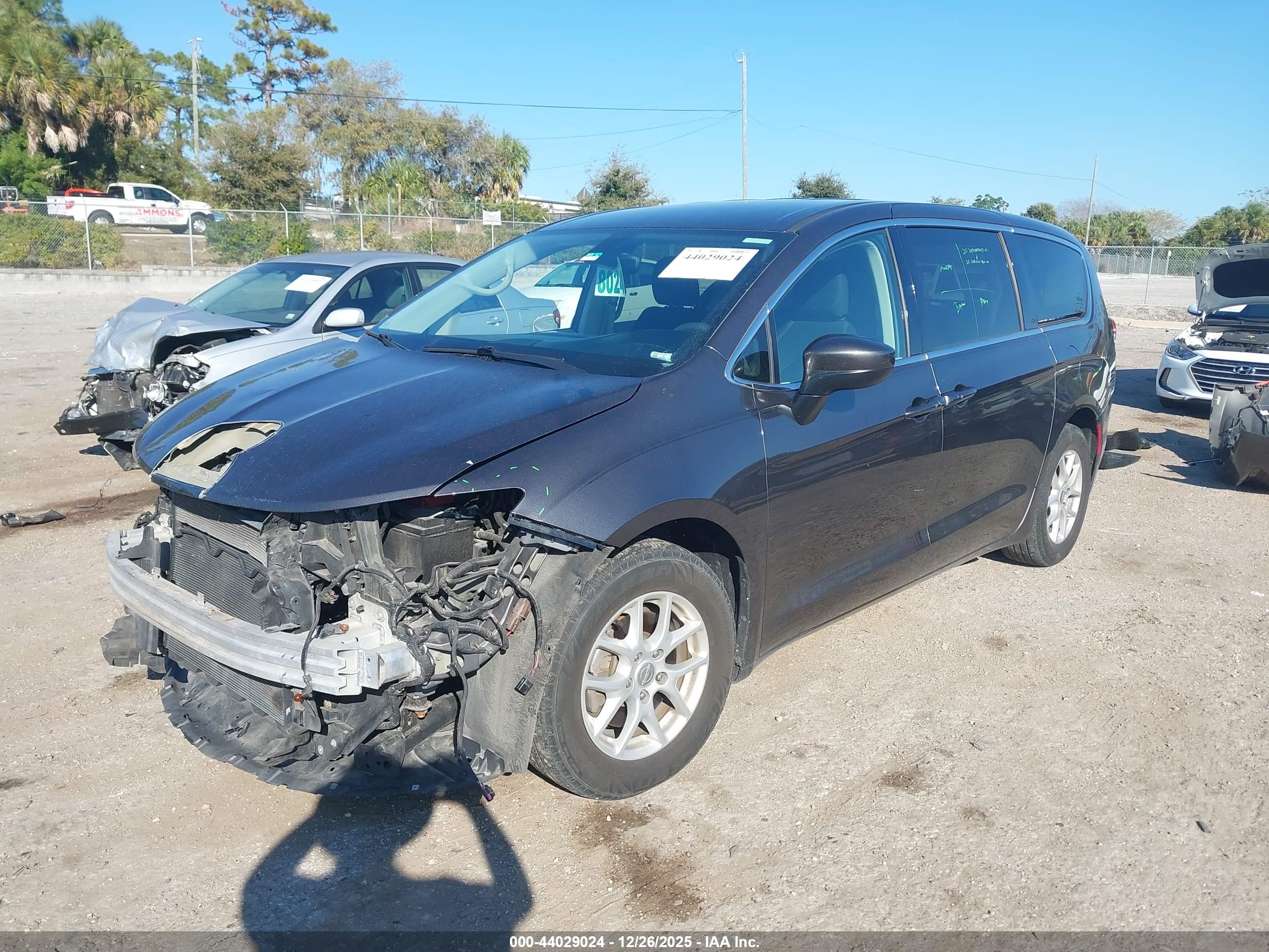 CHRYSLER PACIFICA image 2