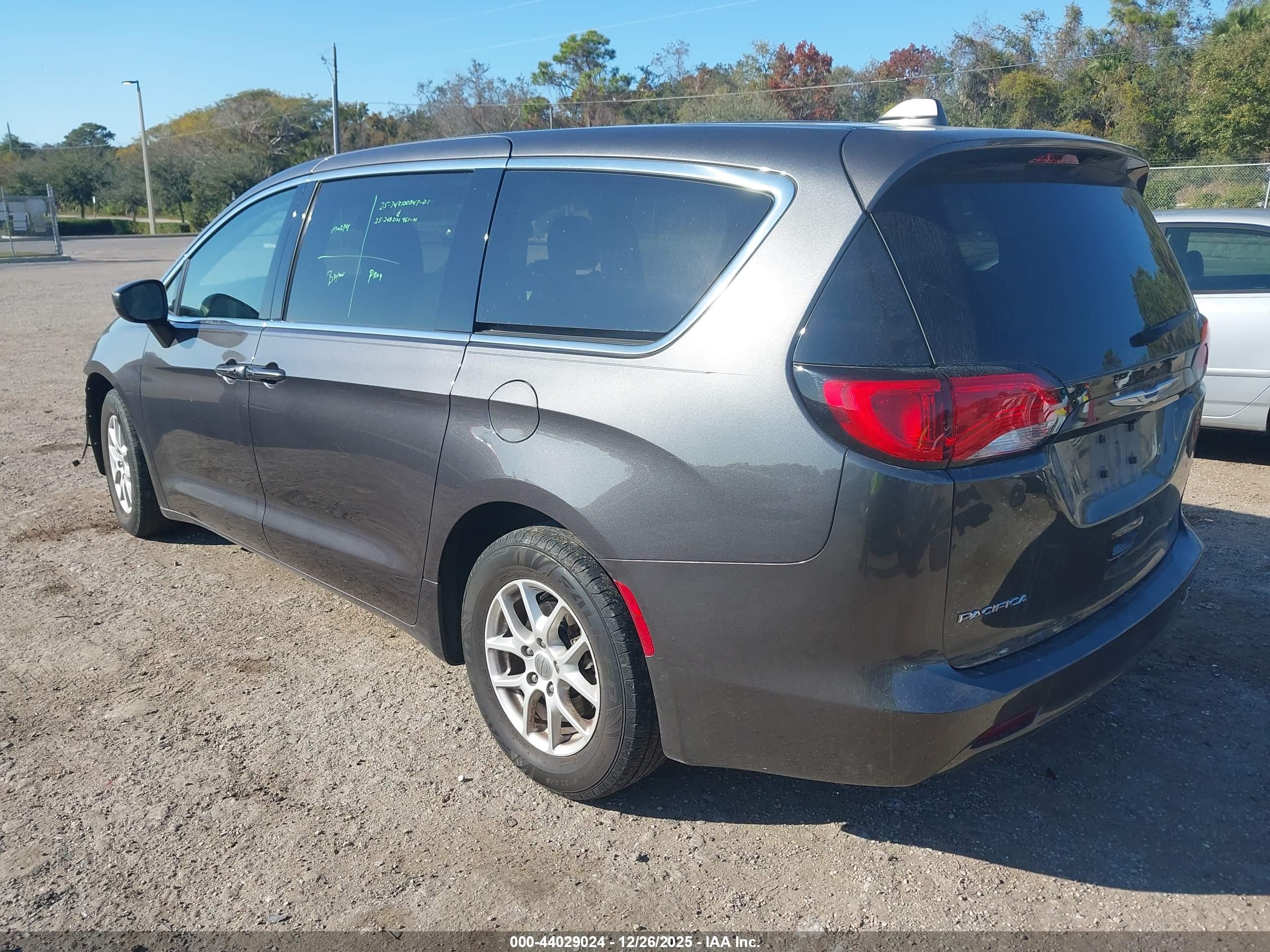 CHRYSLER PACIFICA image 3