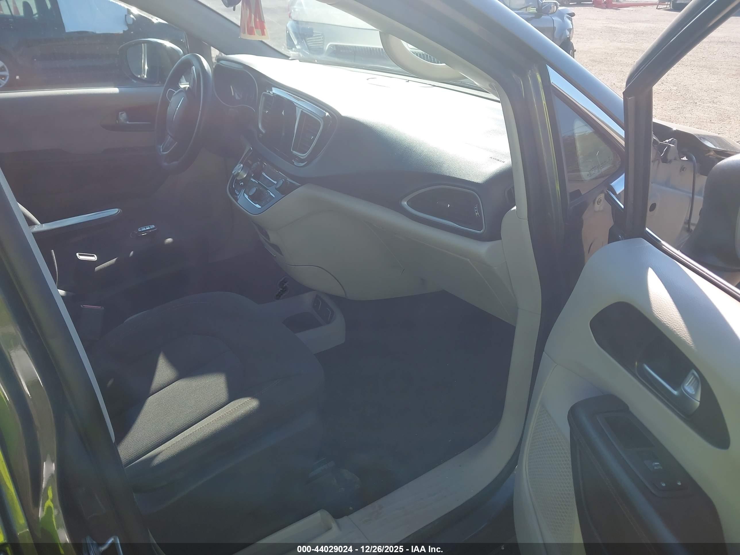 CHRYSLER PACIFICA image 5