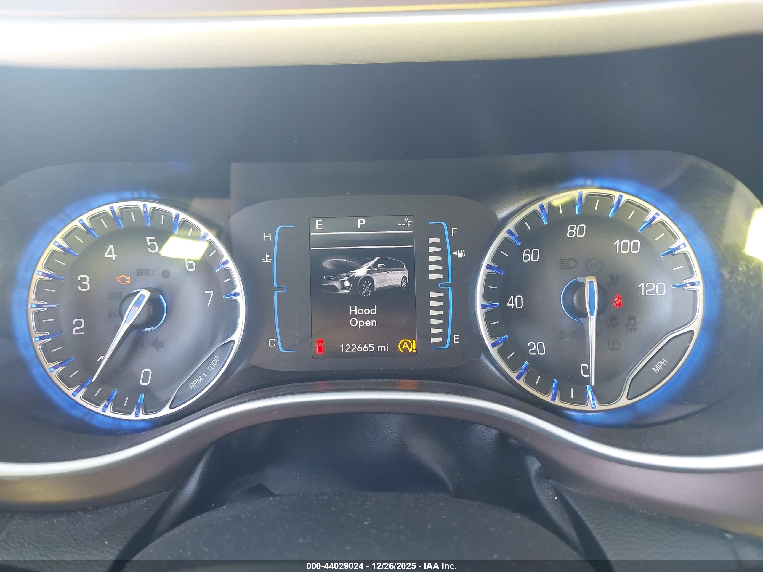 CHRYSLER PACIFICA image 7