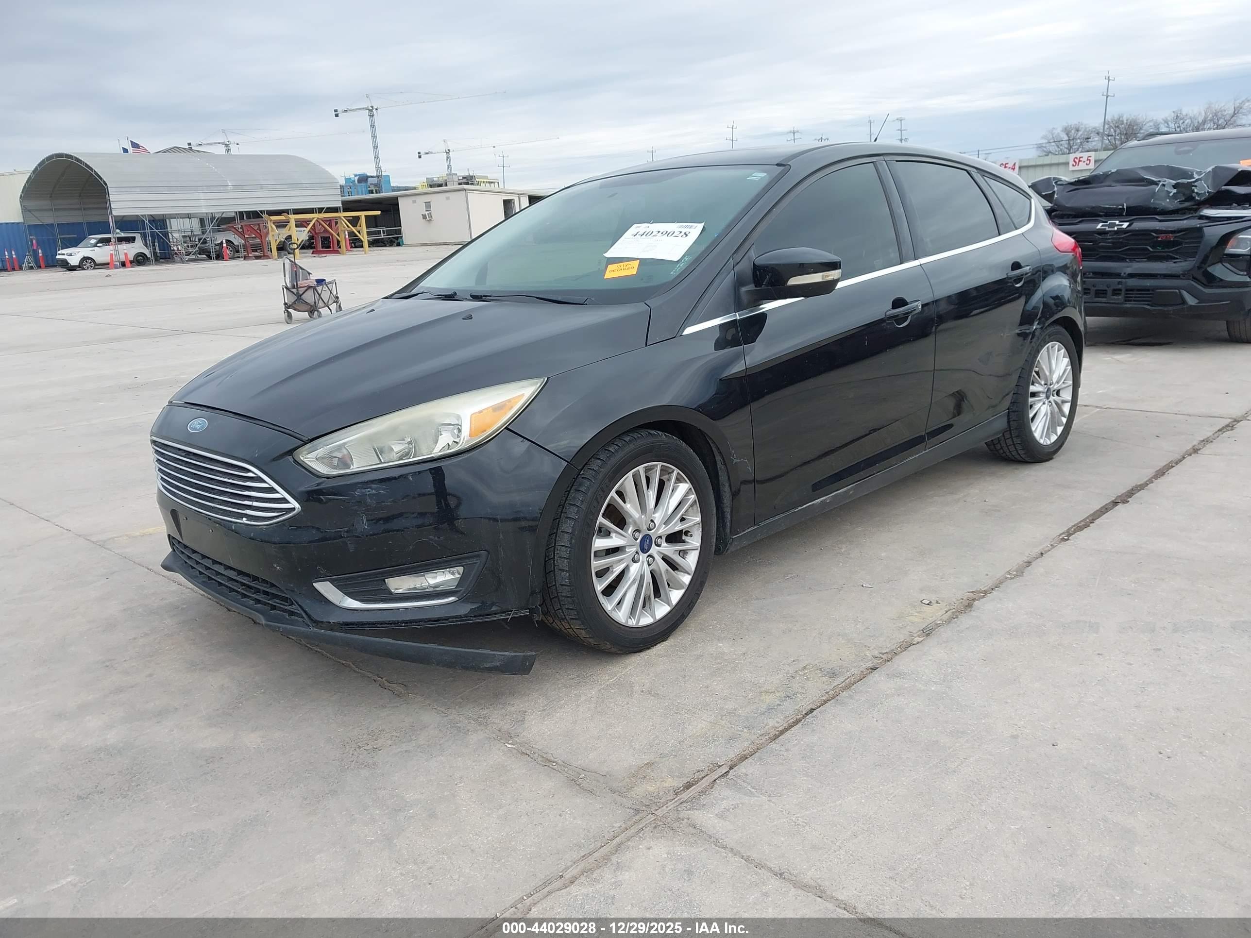 FORD FOCUS image 2