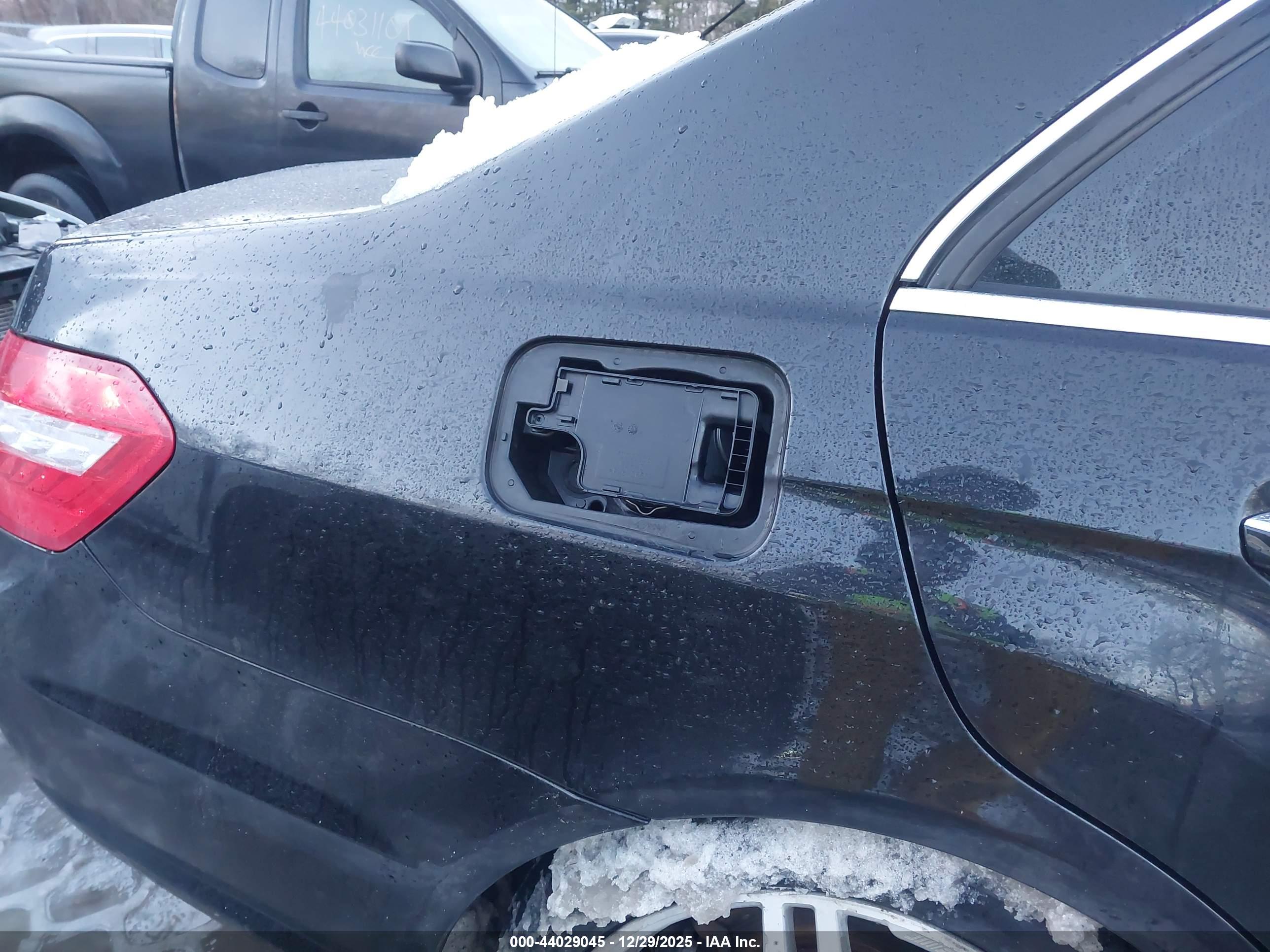 MERCEDES-BENZ E image 6