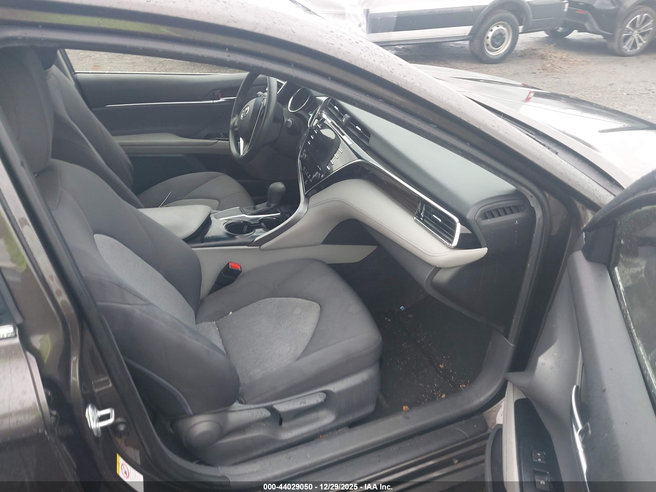 TOYOTA CAMRY image 5