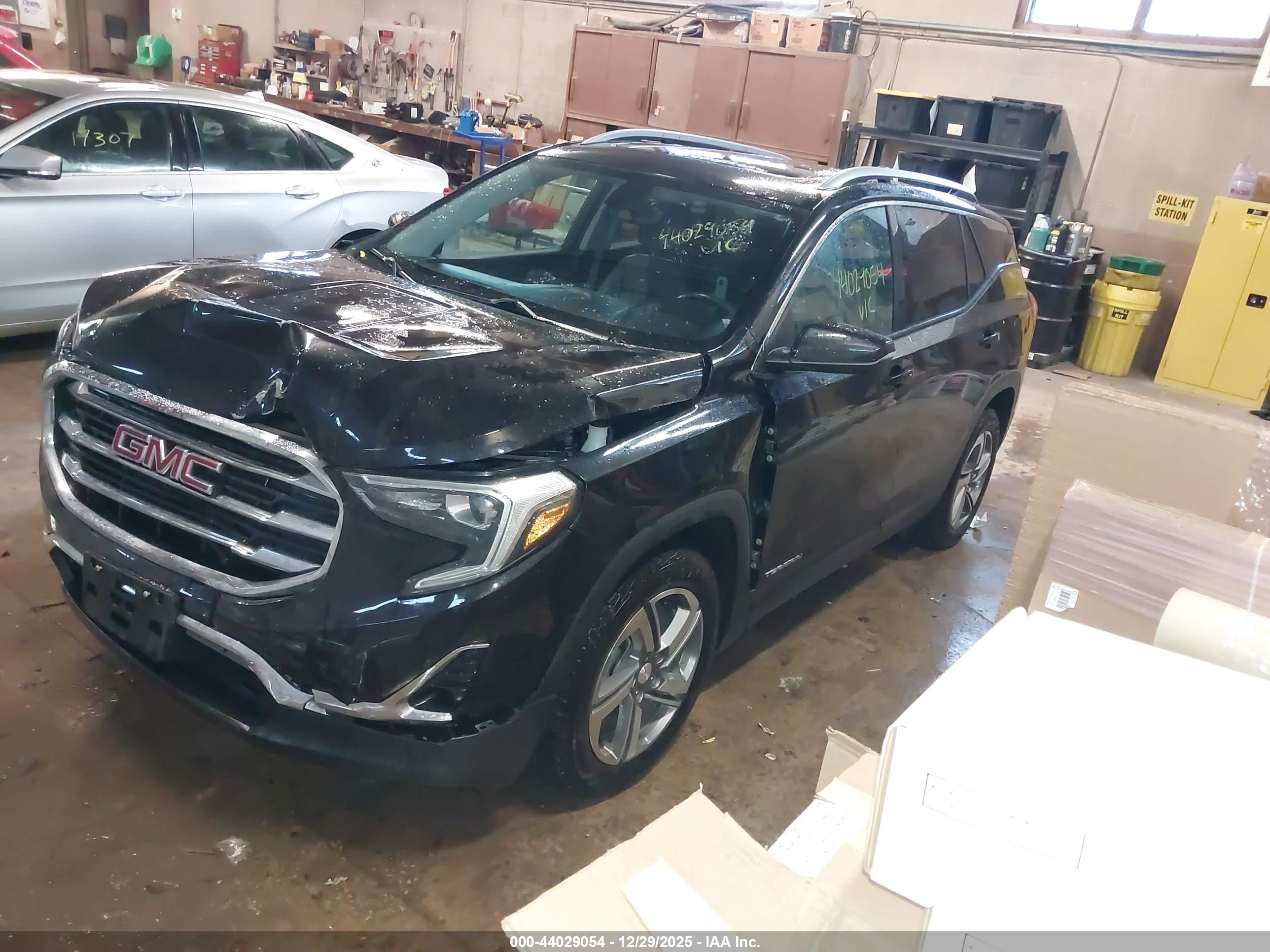 GMC TERRAIN image 2