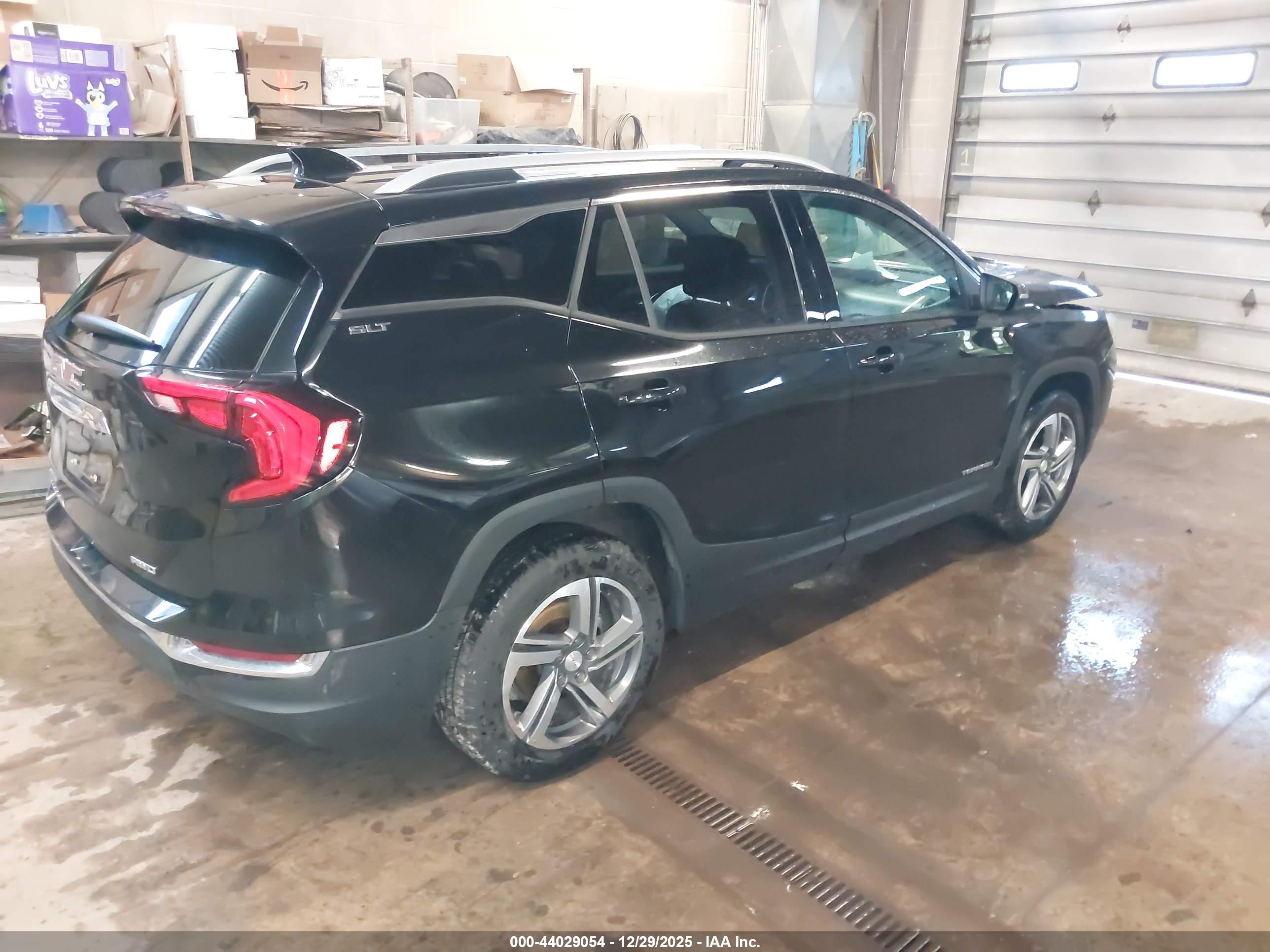 GMC TERRAIN image 4
