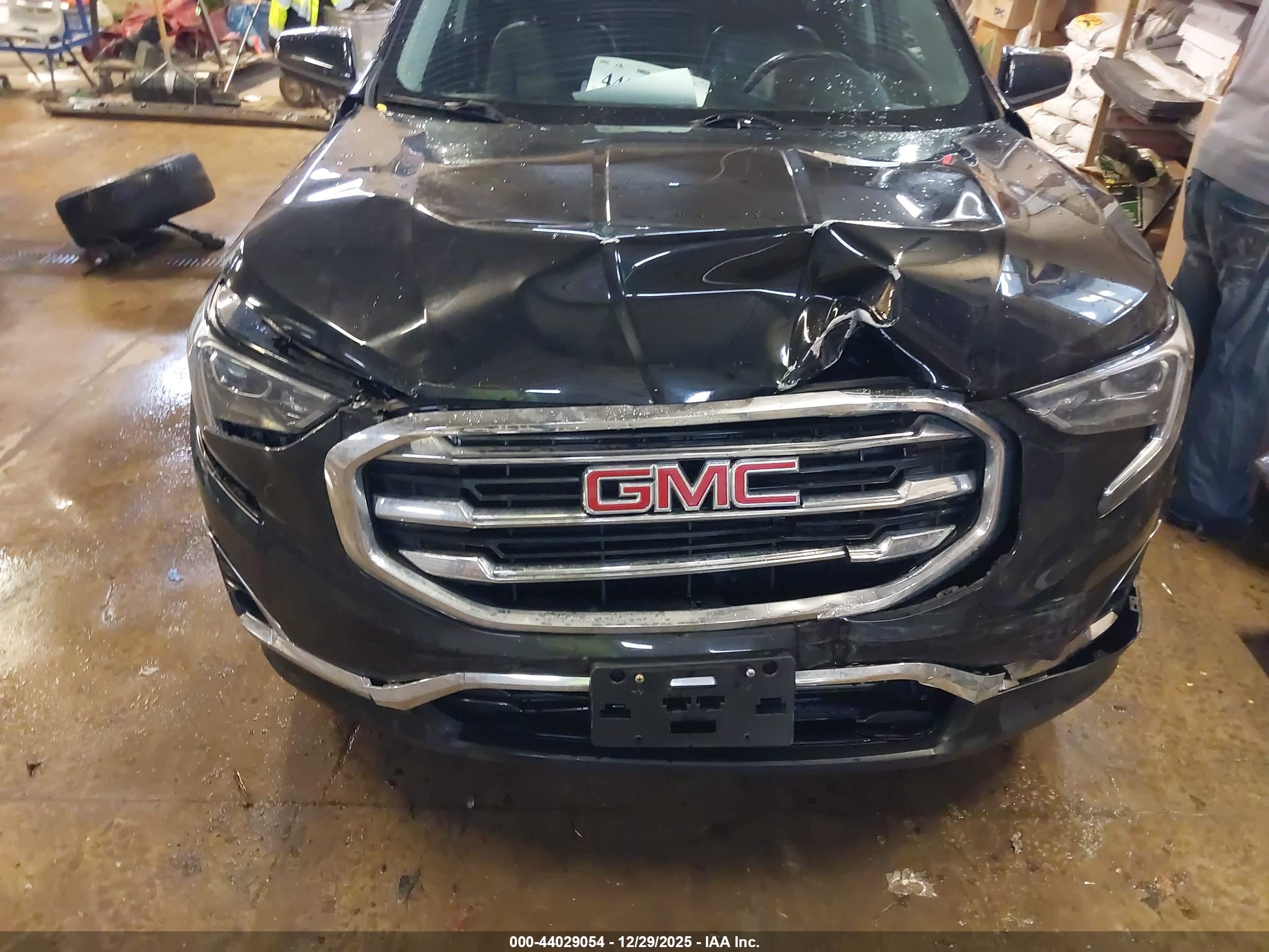 GMC TERRAIN image 6