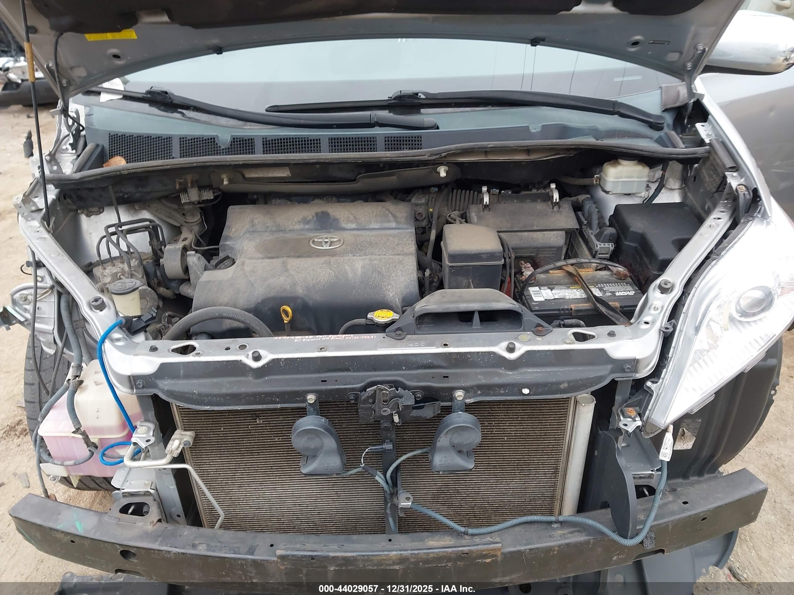 TOYOTA SIENNA image 10