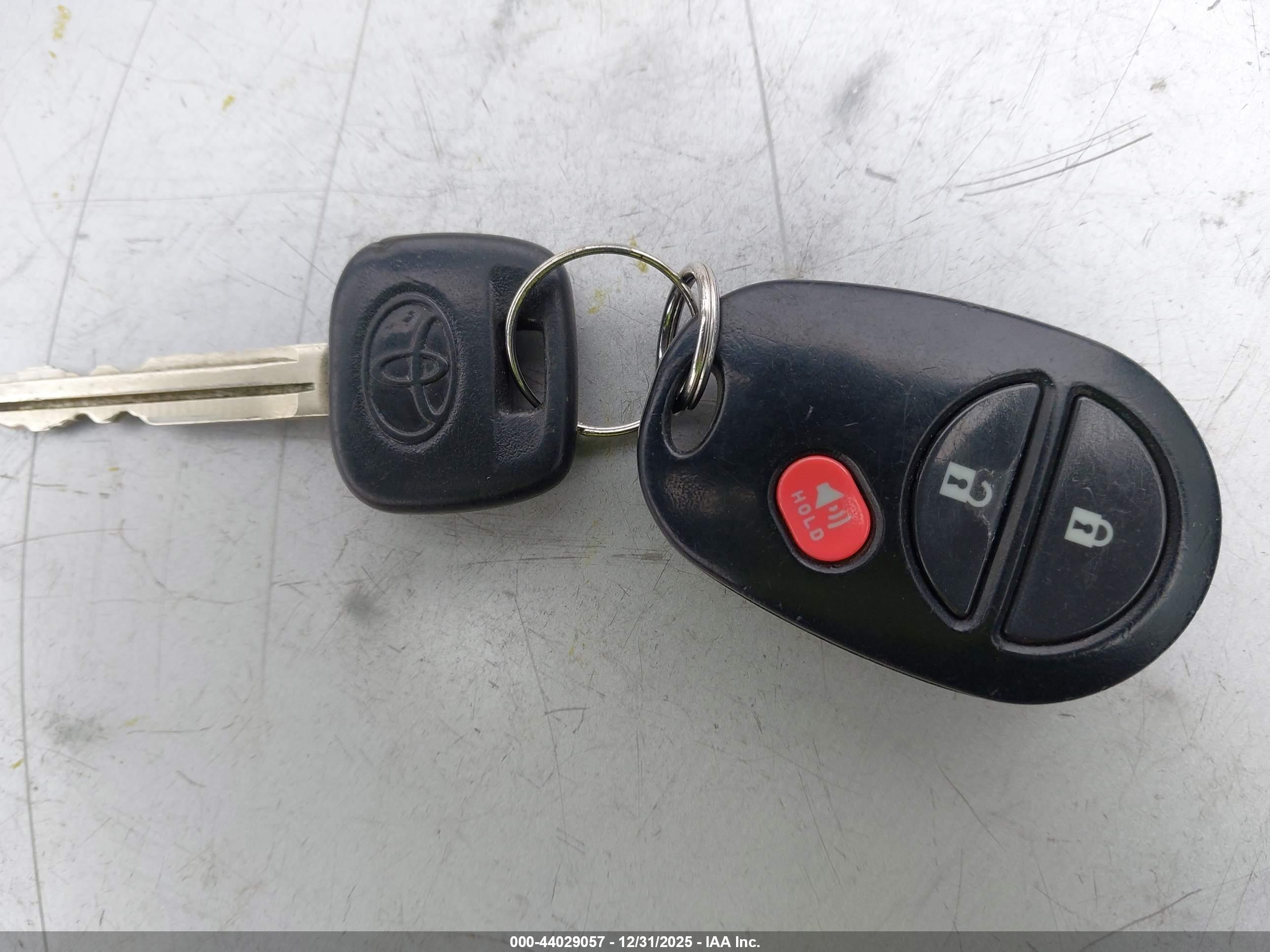 TOYOTA SIENNA image 11