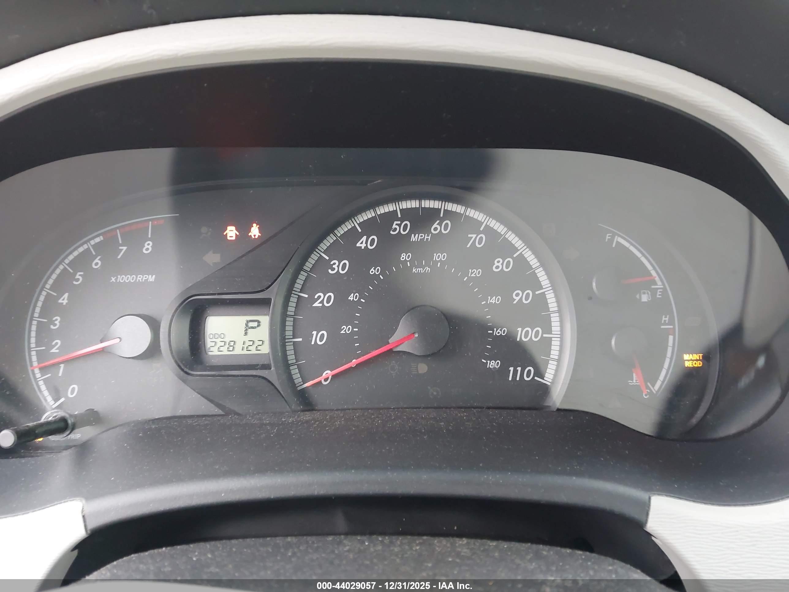 TOYOTA SIENNA image 7