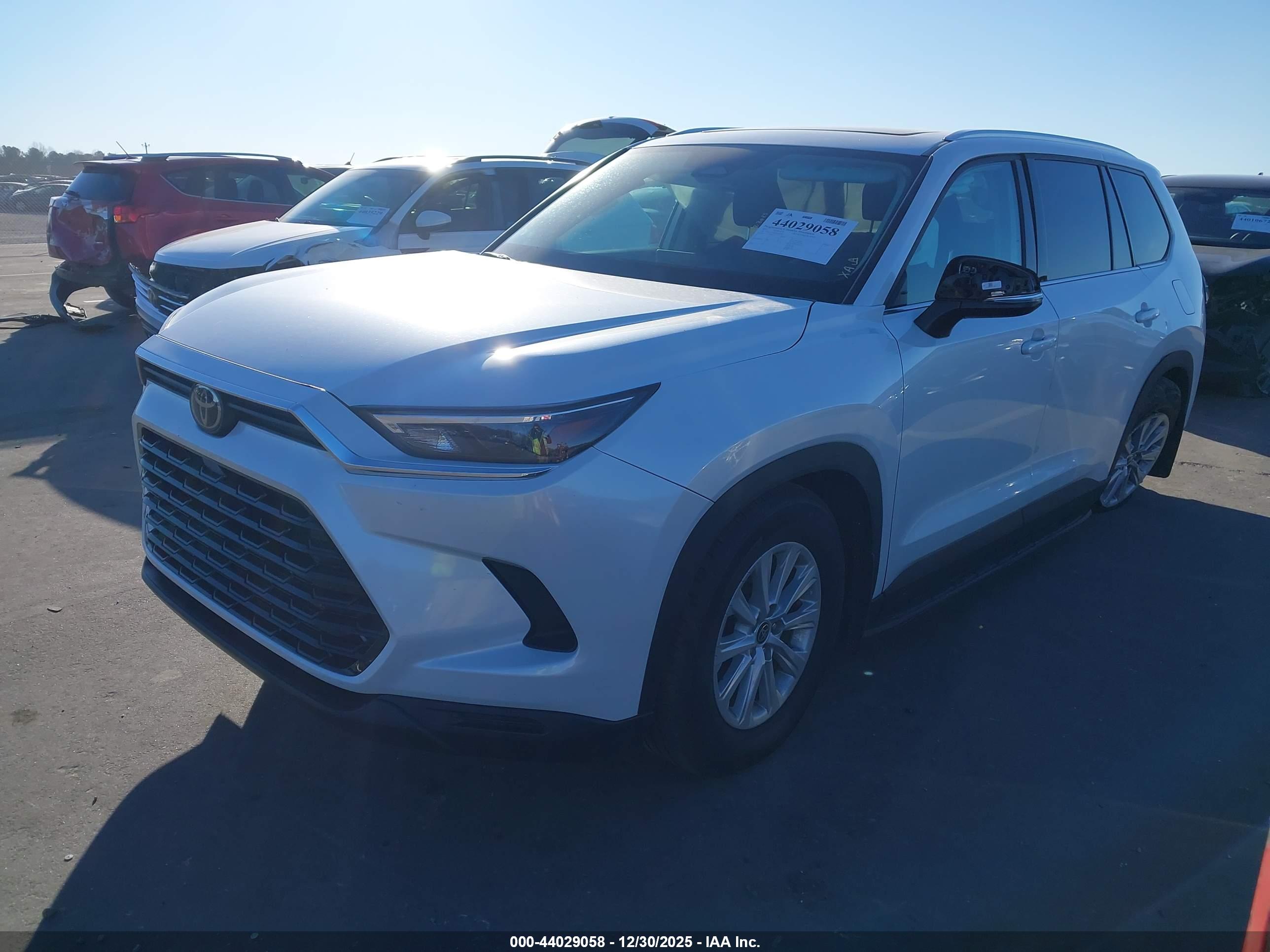 TOYOTA GRAND image 2