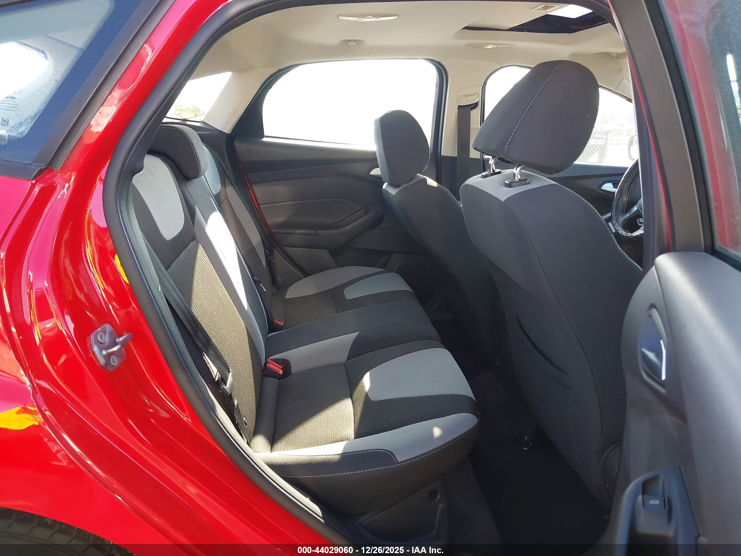 FORD FOCUS image 8