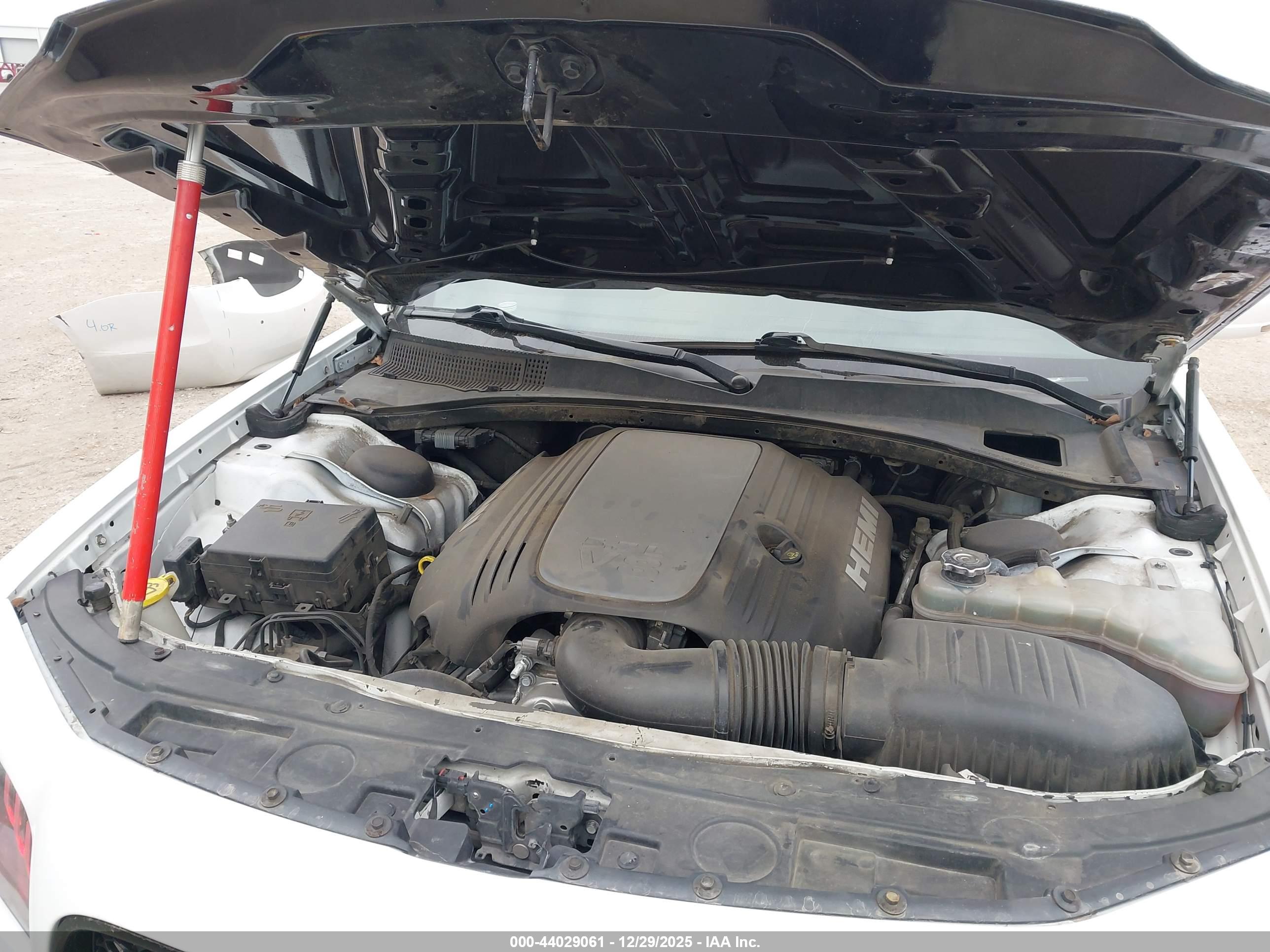 CHRYSLER 300 image 10