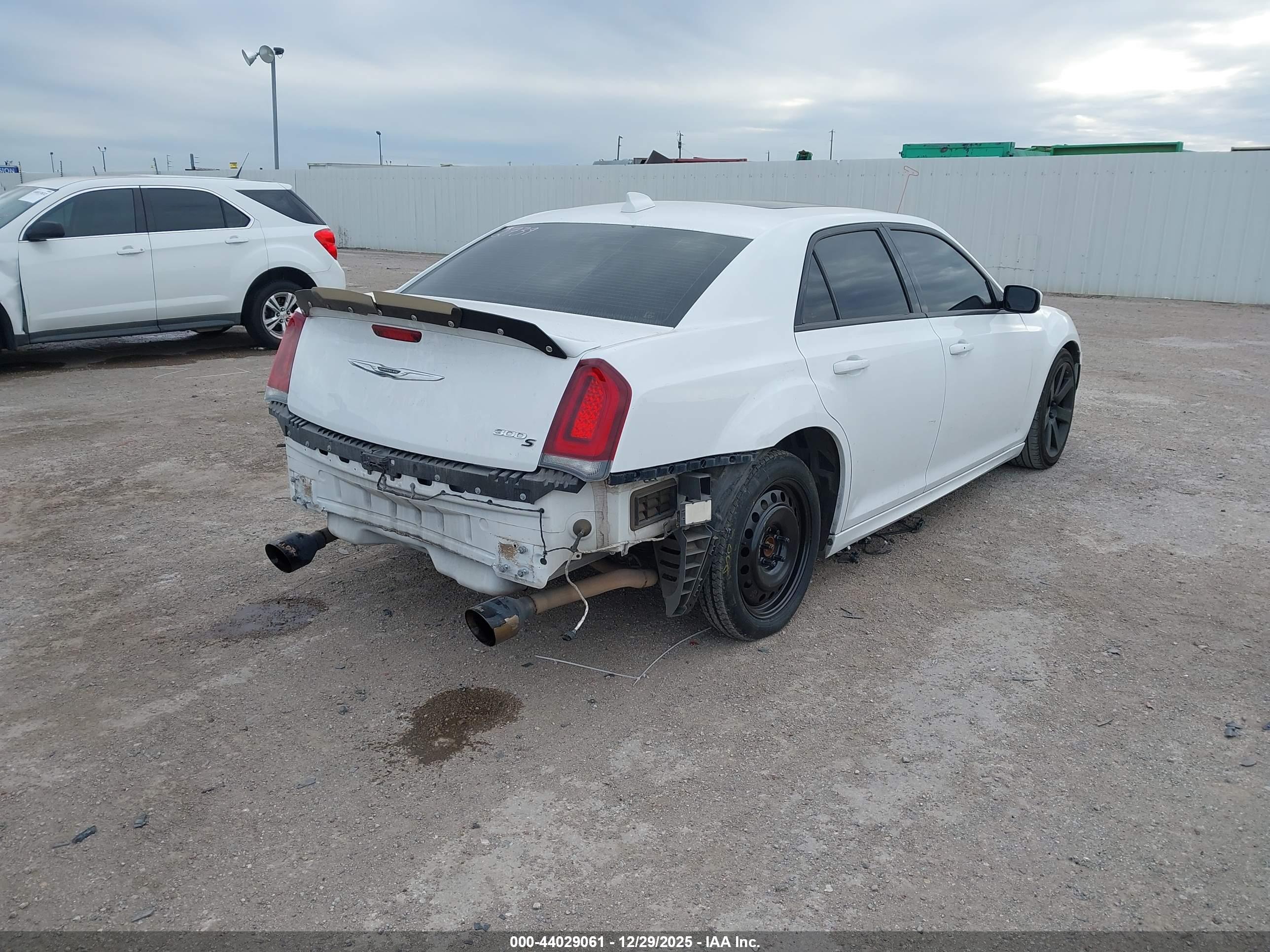 CHRYSLER 300 image 4