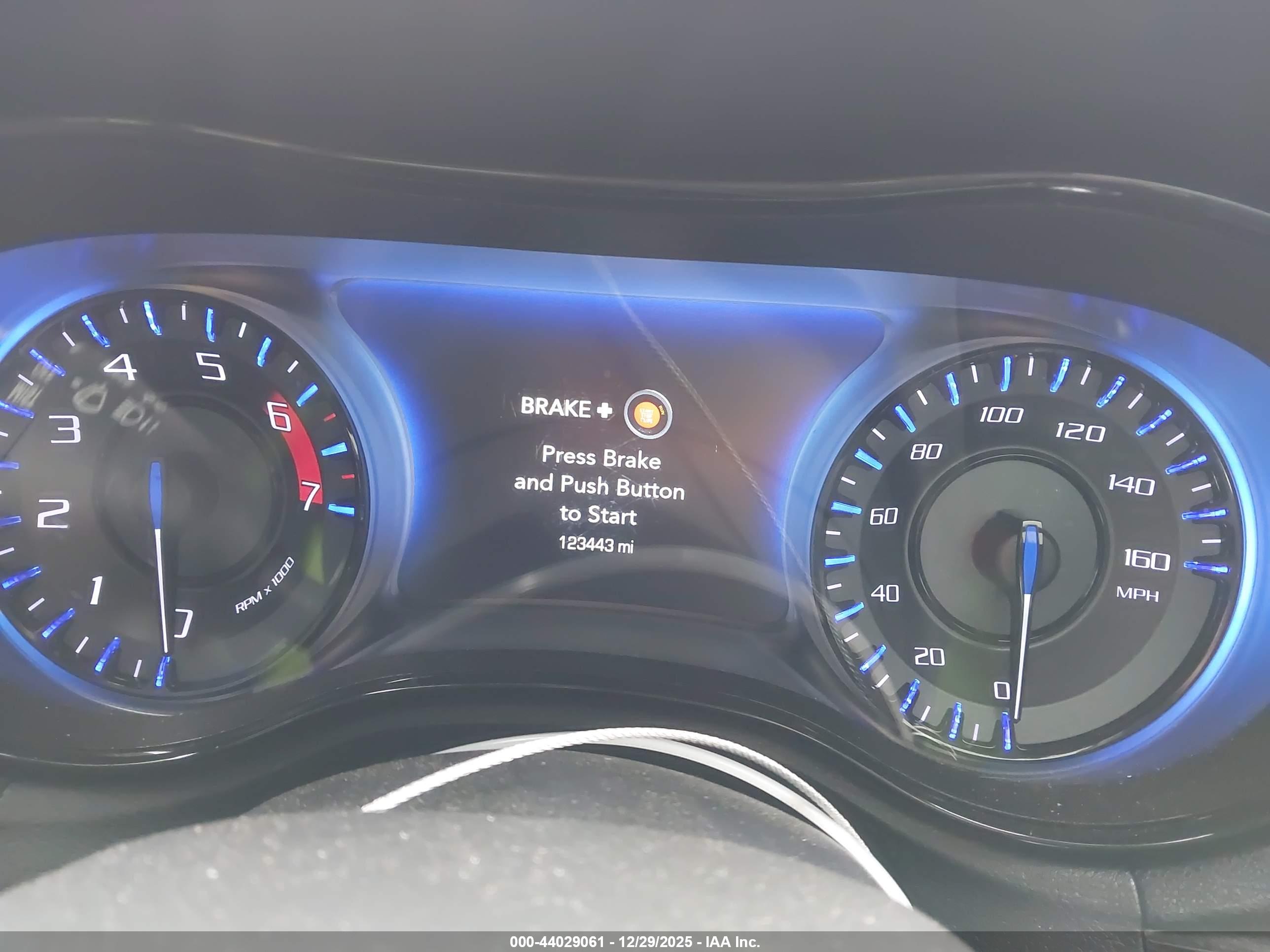 CHRYSLER 300 image 7