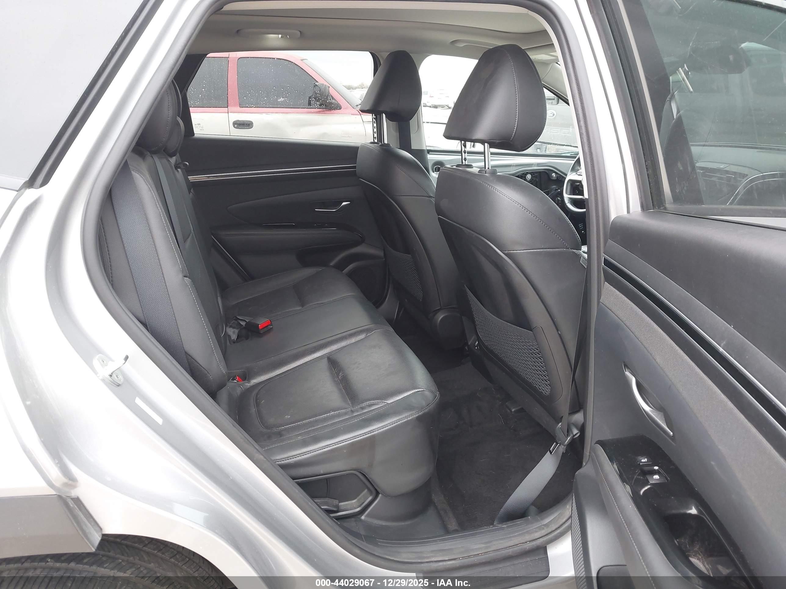 HYUNDAI TUCSON image 8