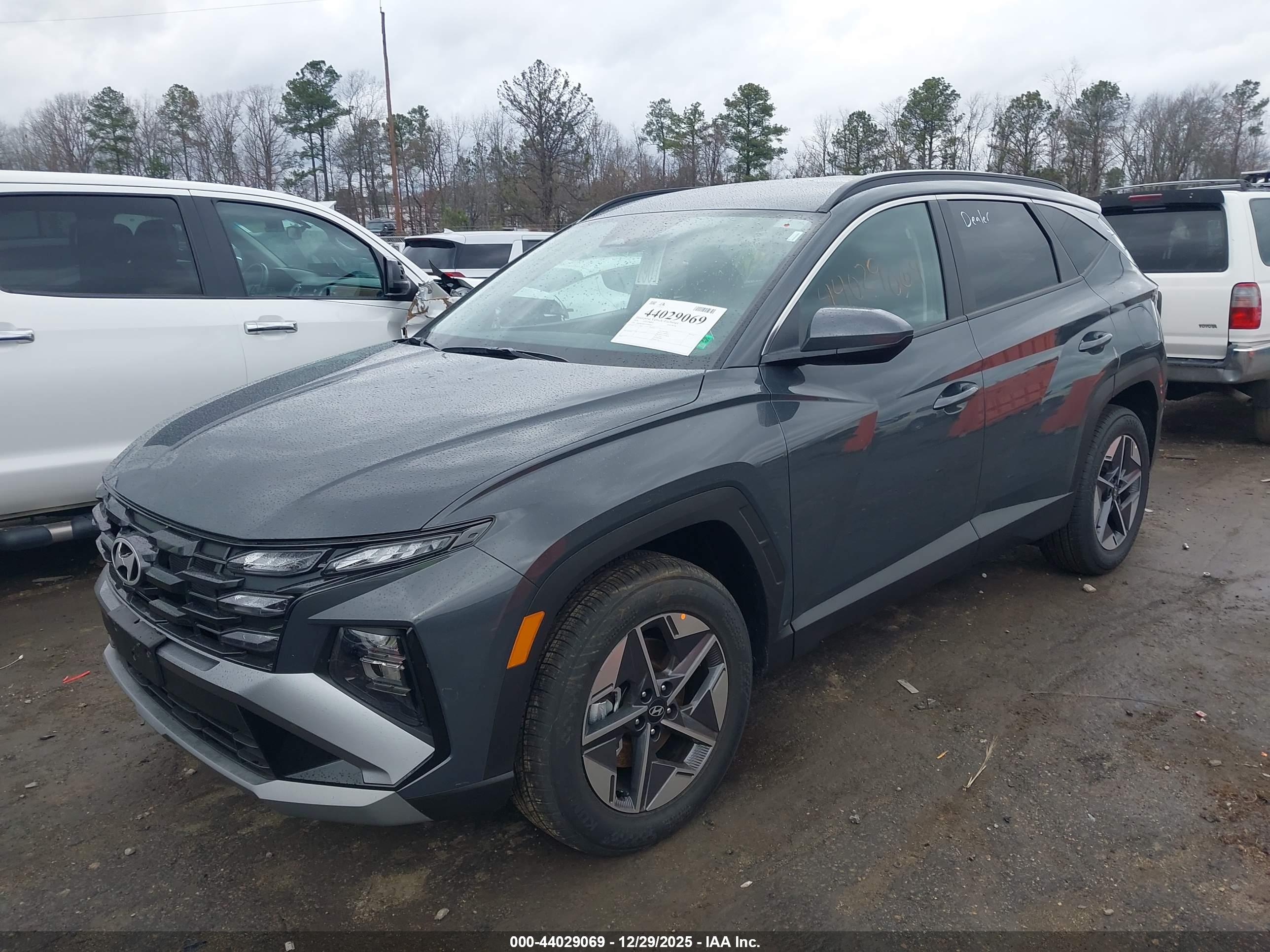 HYUNDAI TUCSON image 2