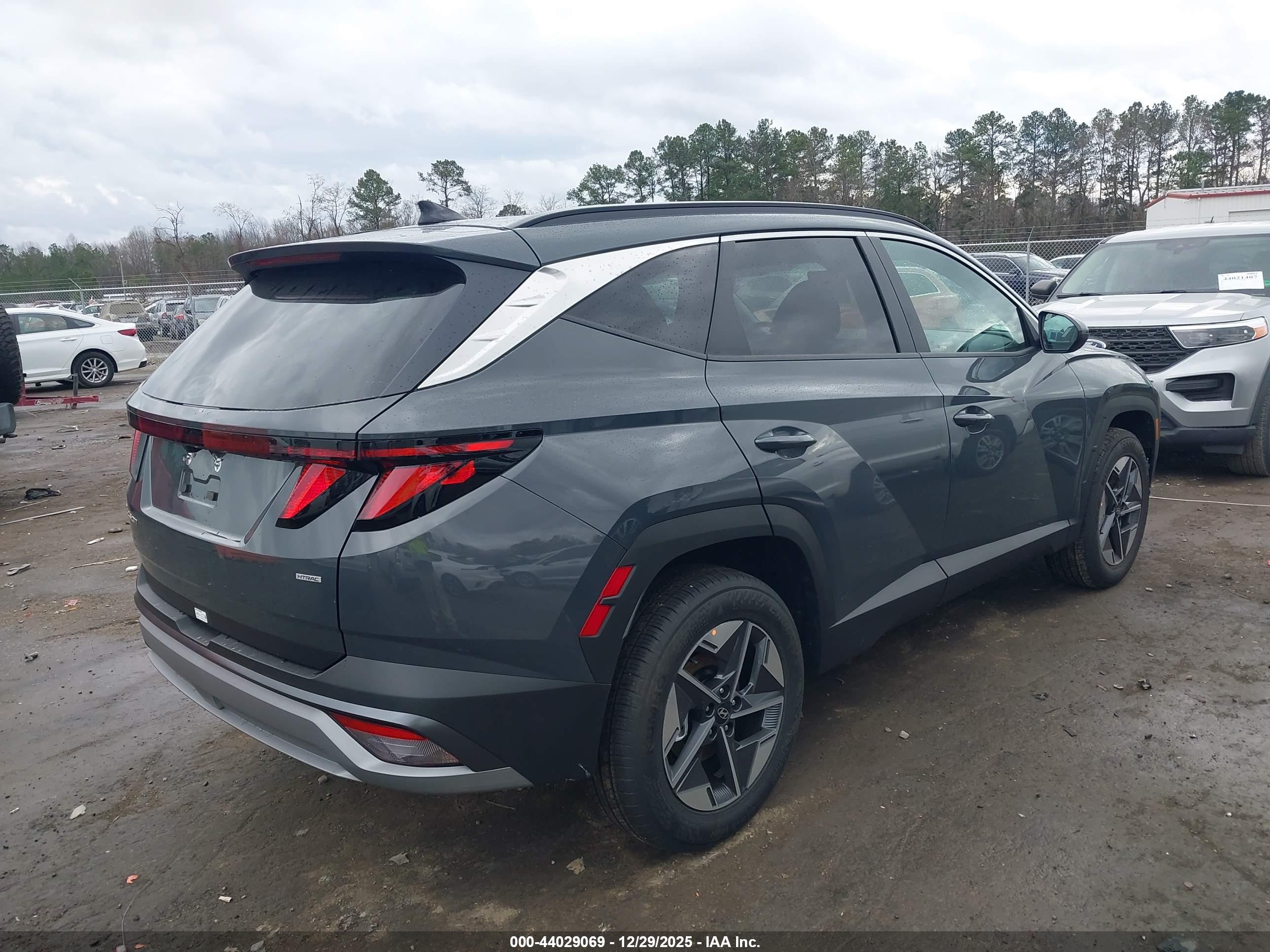 HYUNDAI TUCSON image 4