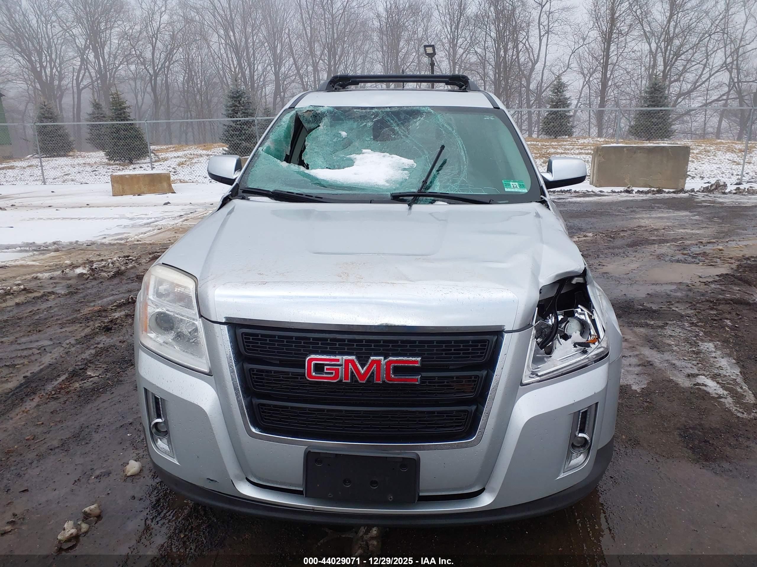 GMC TERRAIN image 6