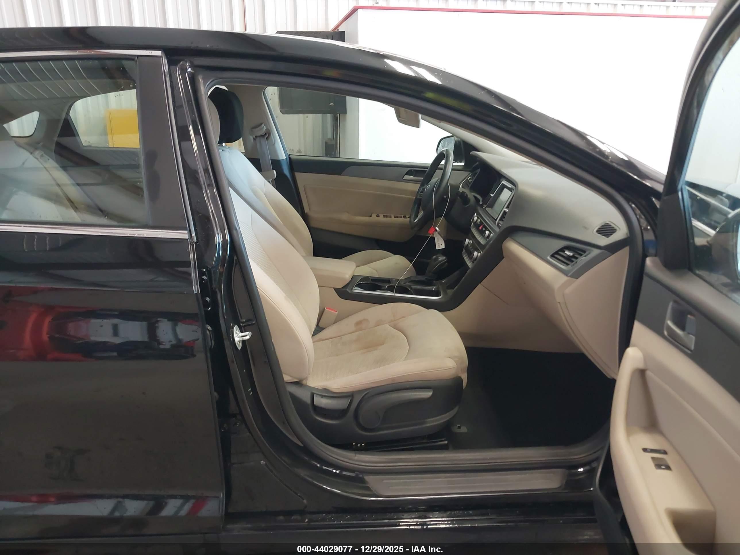 HYUNDAI SONATA image 5