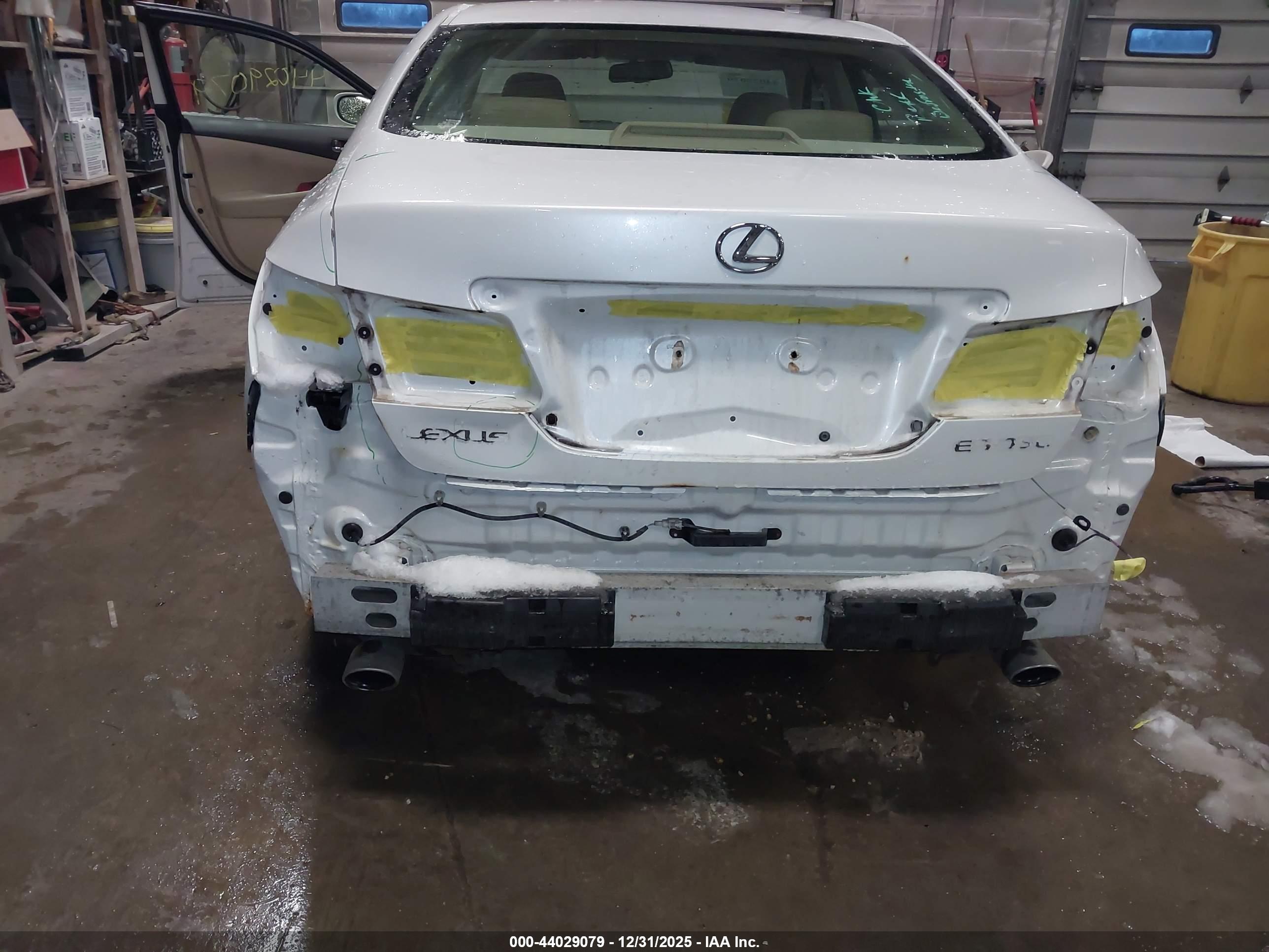 LEXUS ES image 6