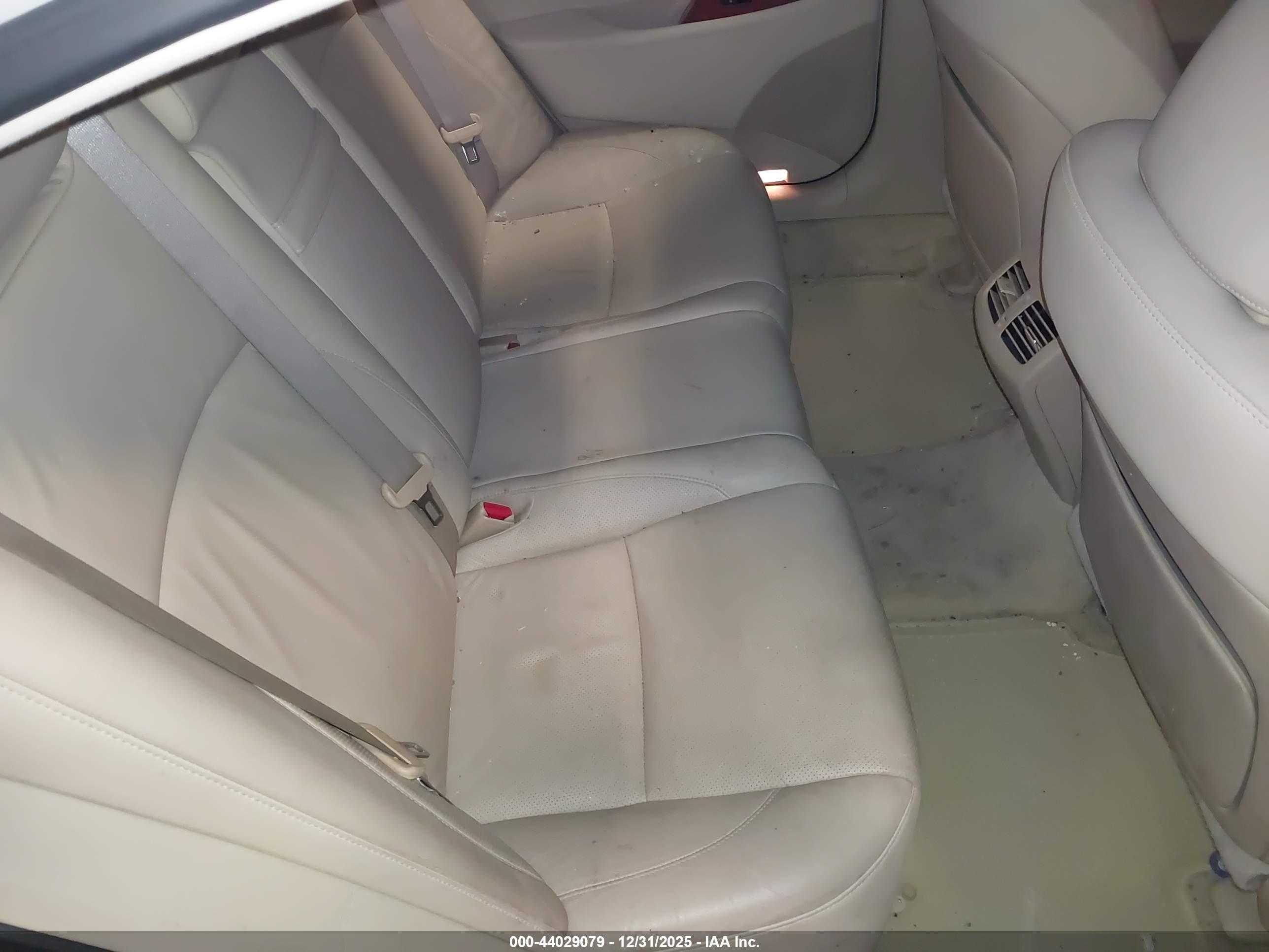 LEXUS ES image 8