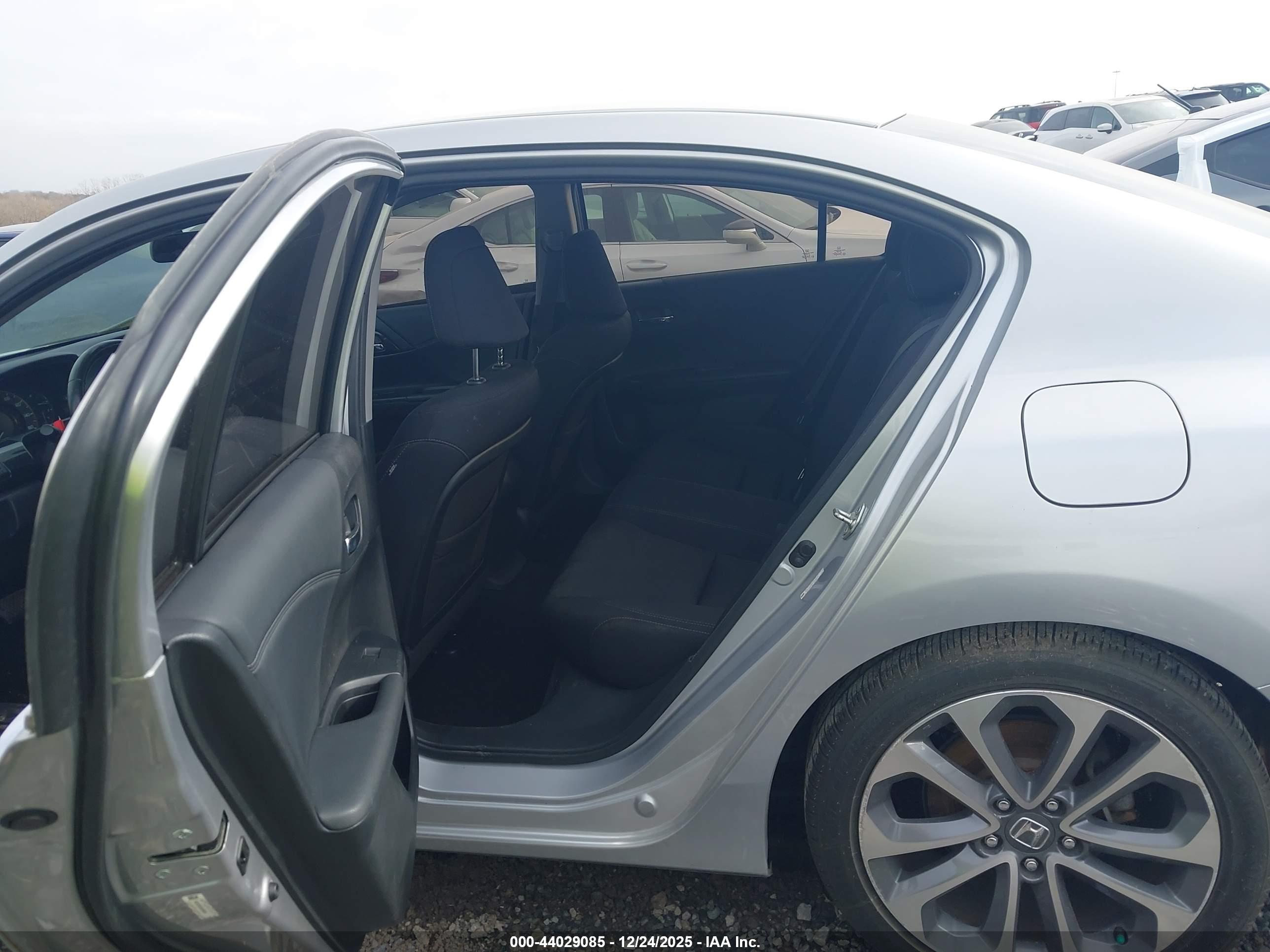 HONDA ACCORD image 8