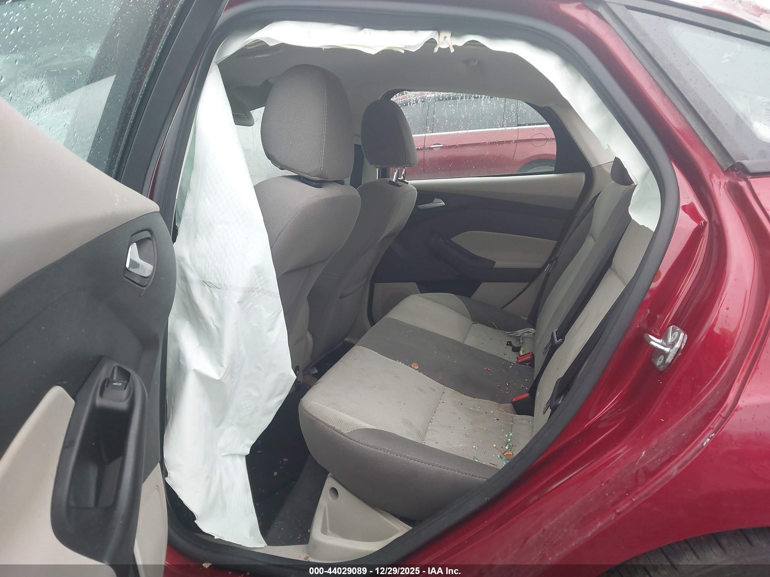 FORD FOCUS image 8