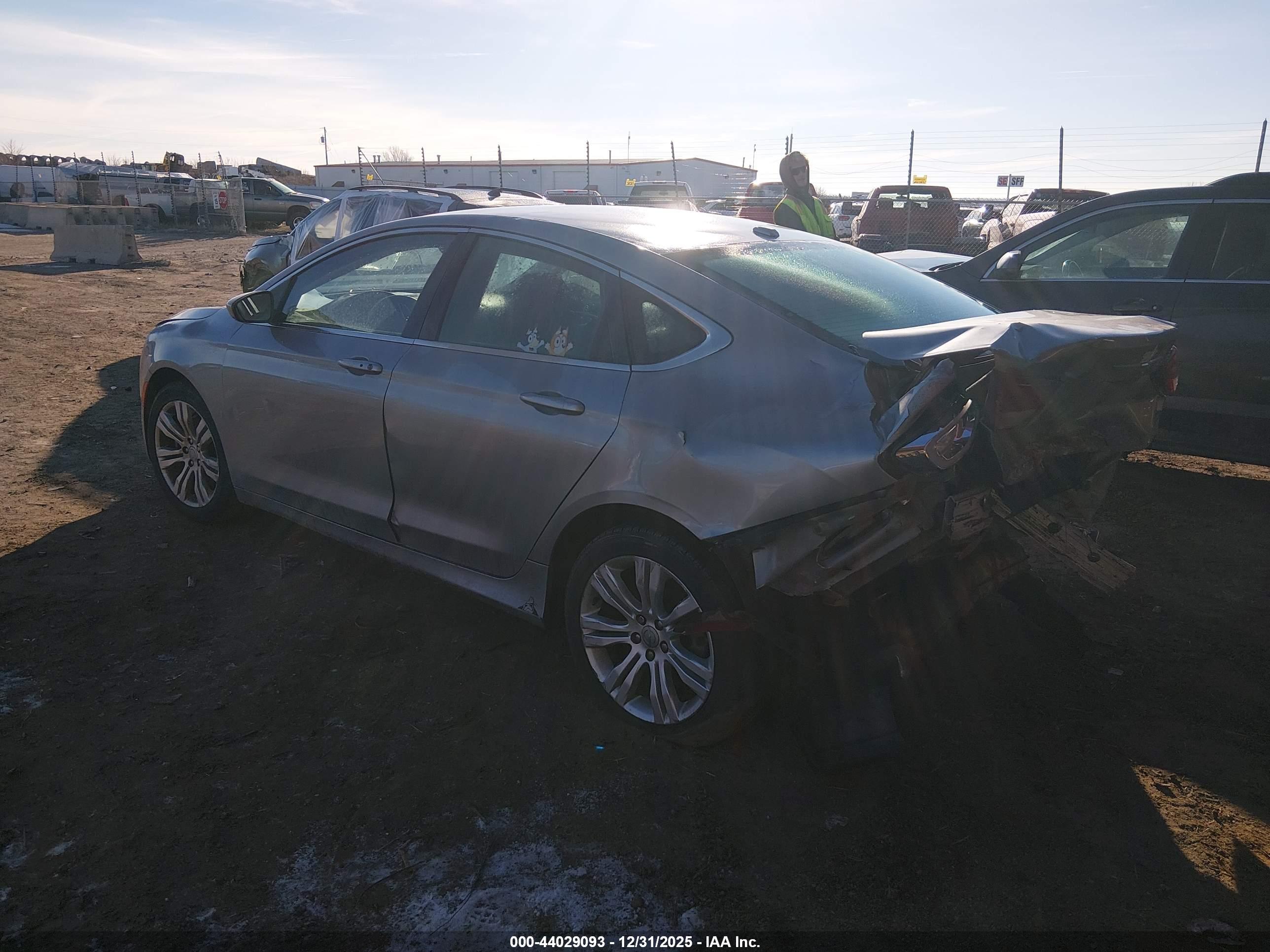 CHRYSLER 200 image 3