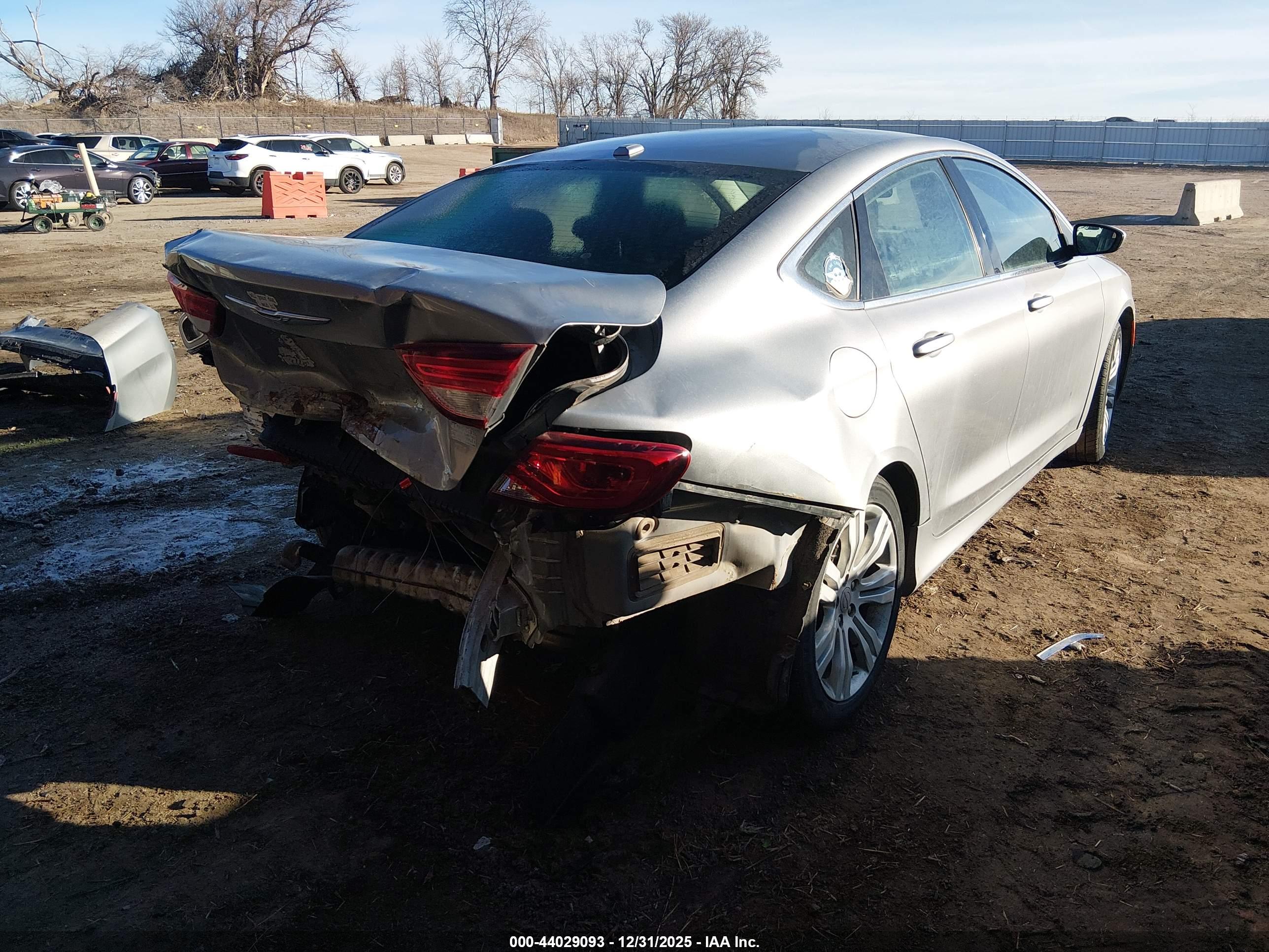CHRYSLER 200 image 4