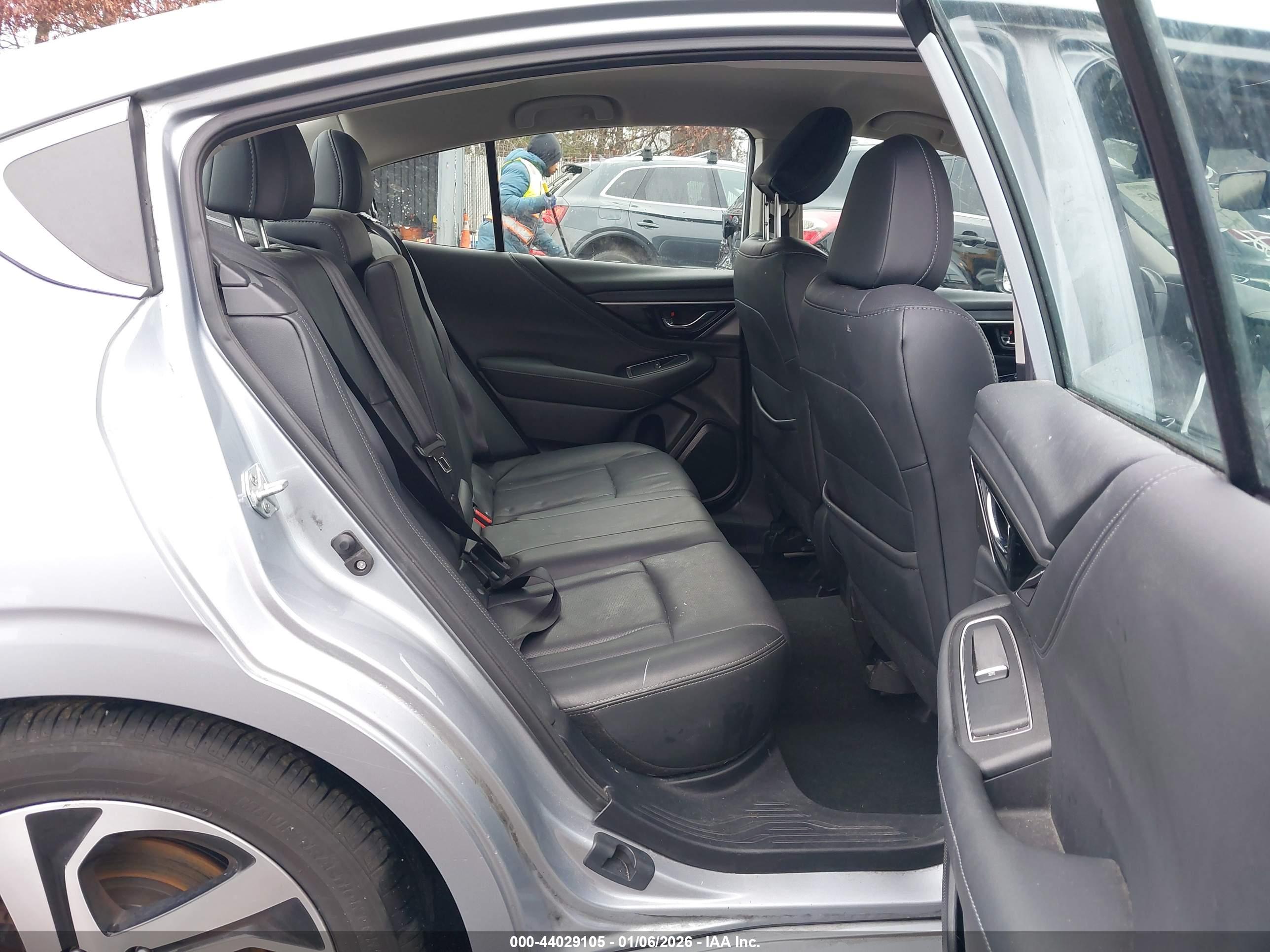 SUBARU LEGACY image 8