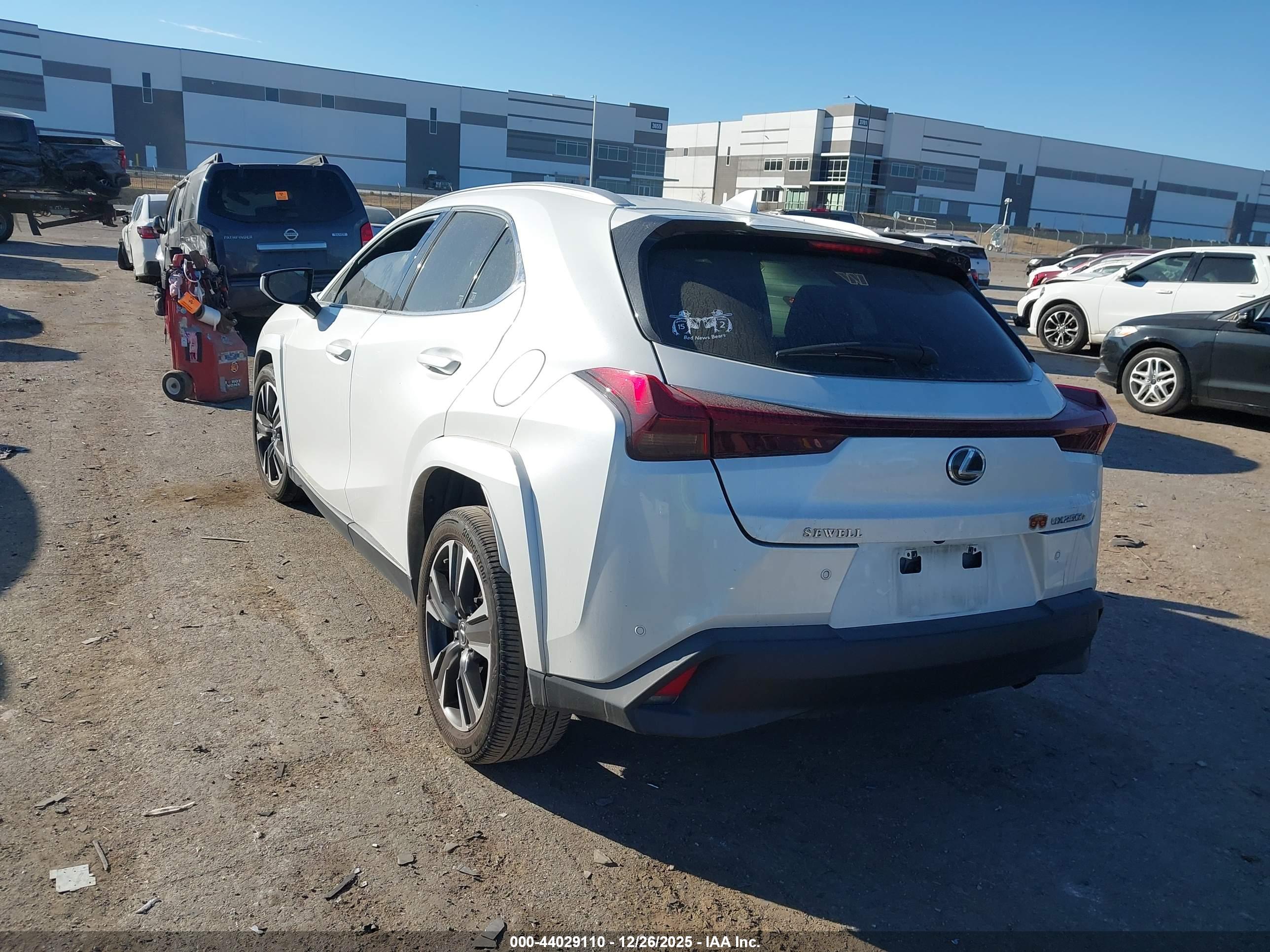 LEXUS UX image 3