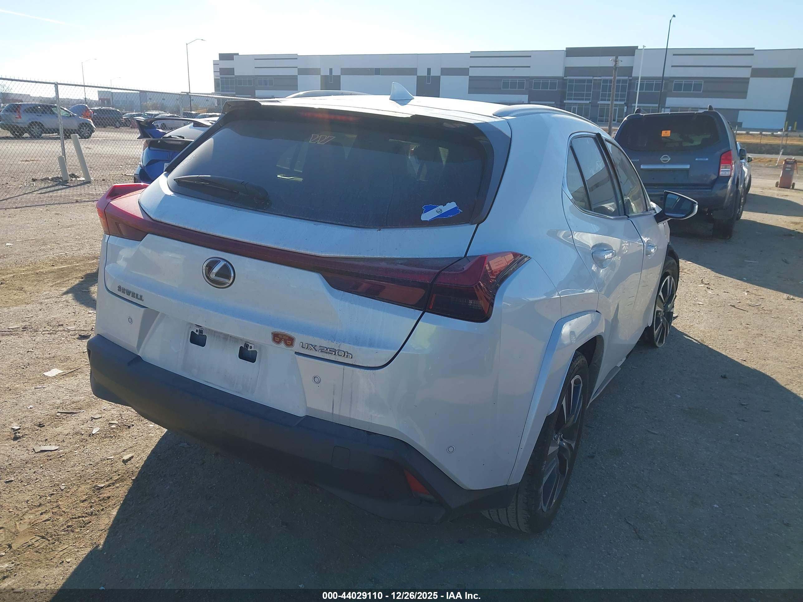 LEXUS UX image 4