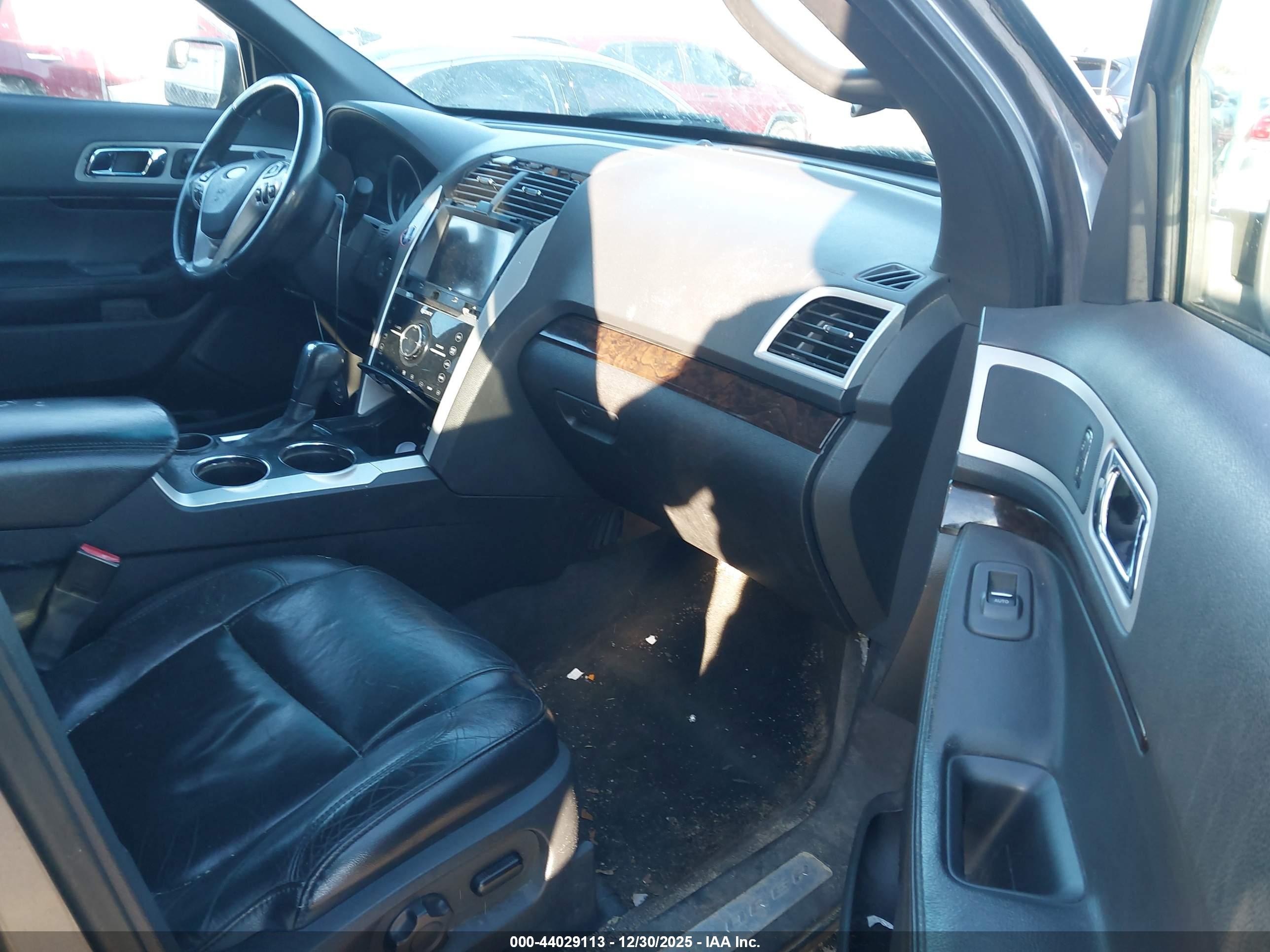 FORD EXPLORER image 5