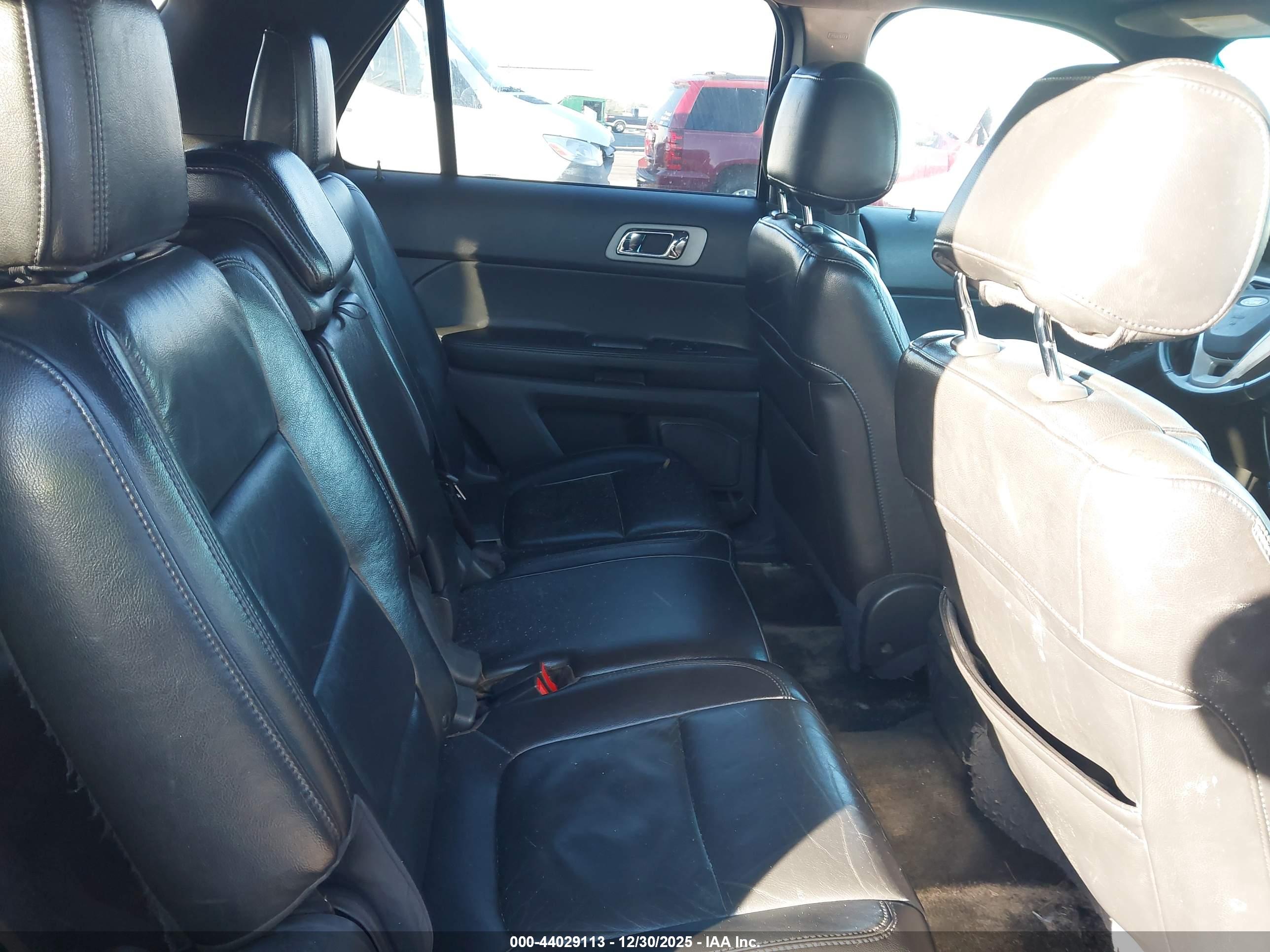 FORD EXPLORER image 8
