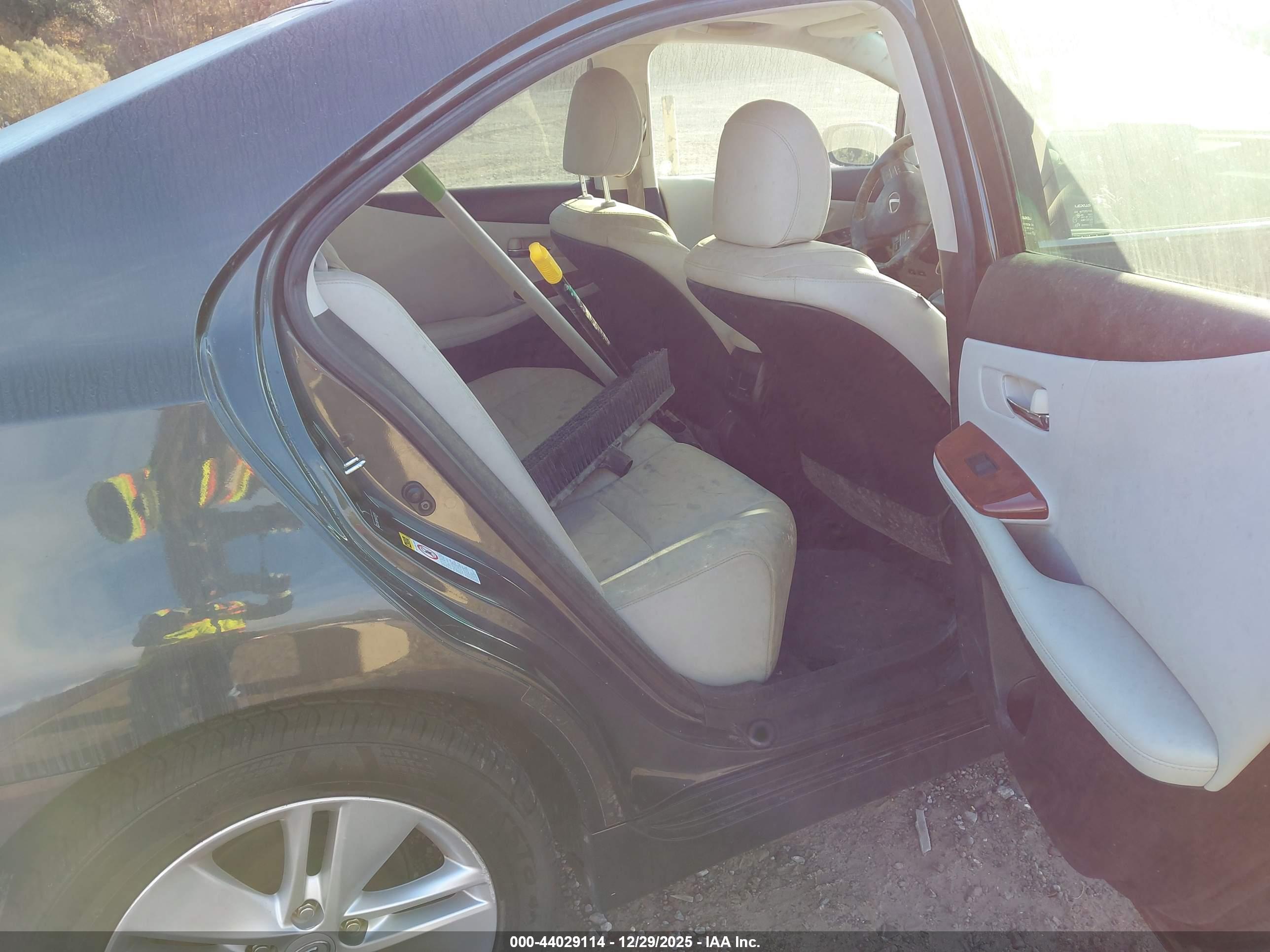 LEXUS HS image 8