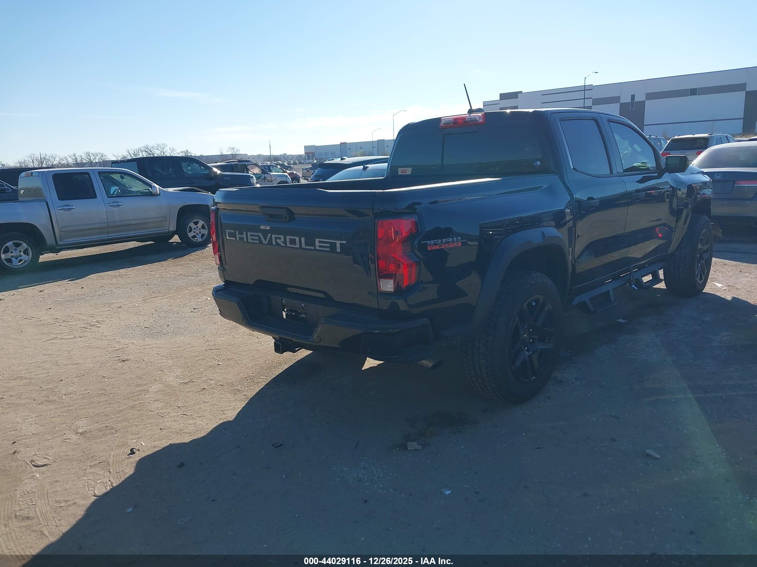CHEVROLET COLORADO image 4