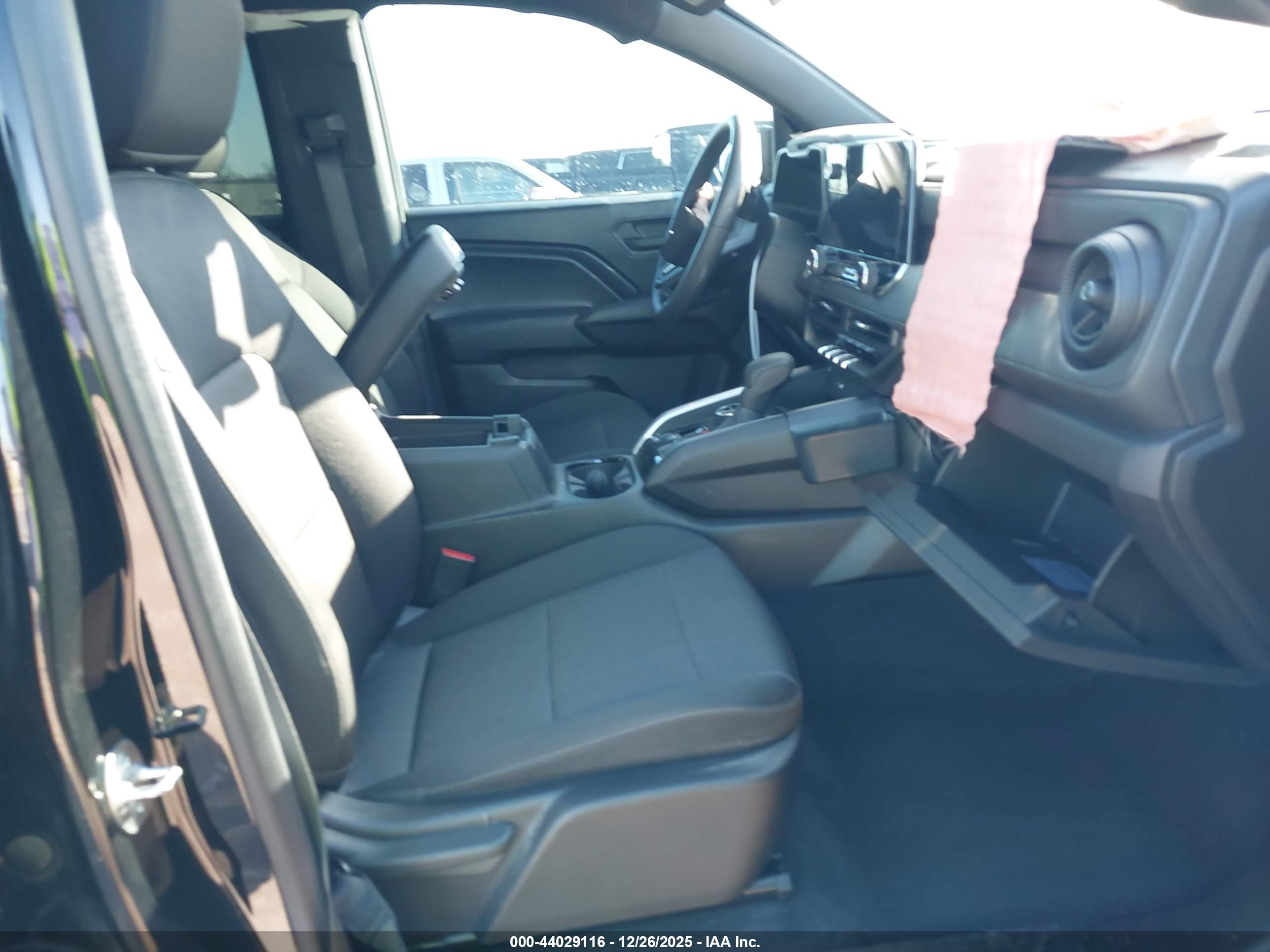 CHEVROLET COLORADO image 5