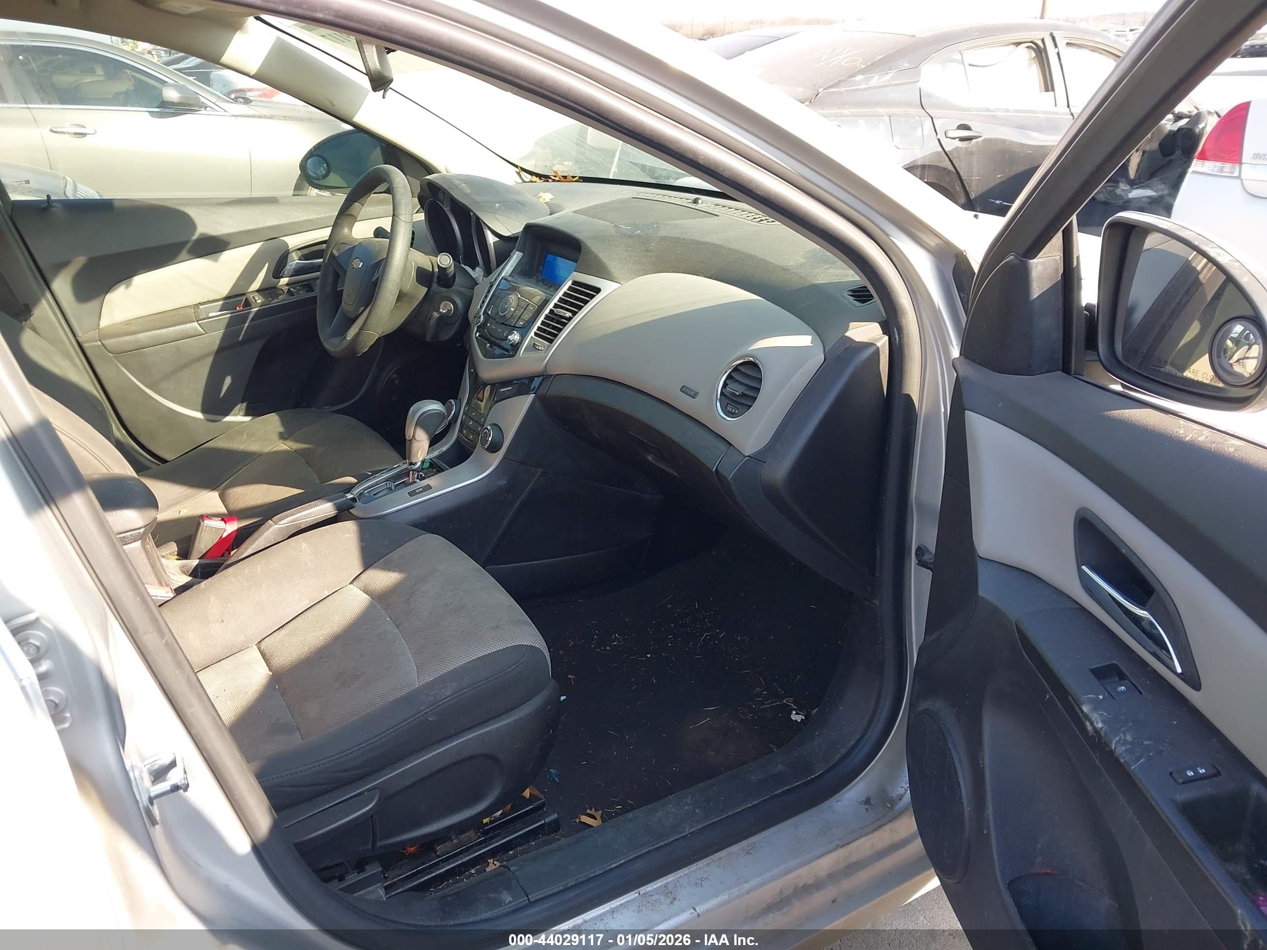 CHEVROLET CRUZE image 5