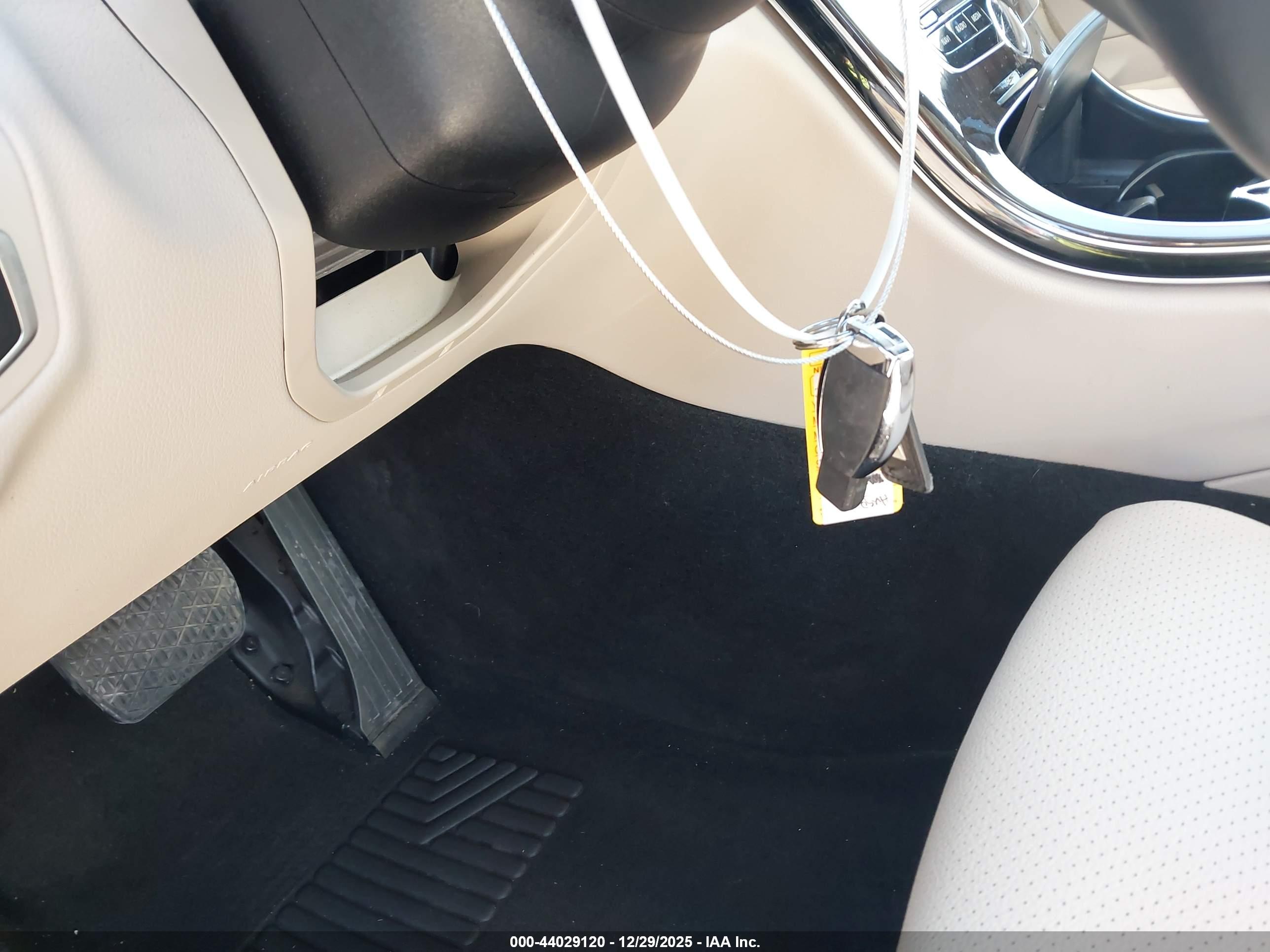 MERCEDES-BENZ C image 11