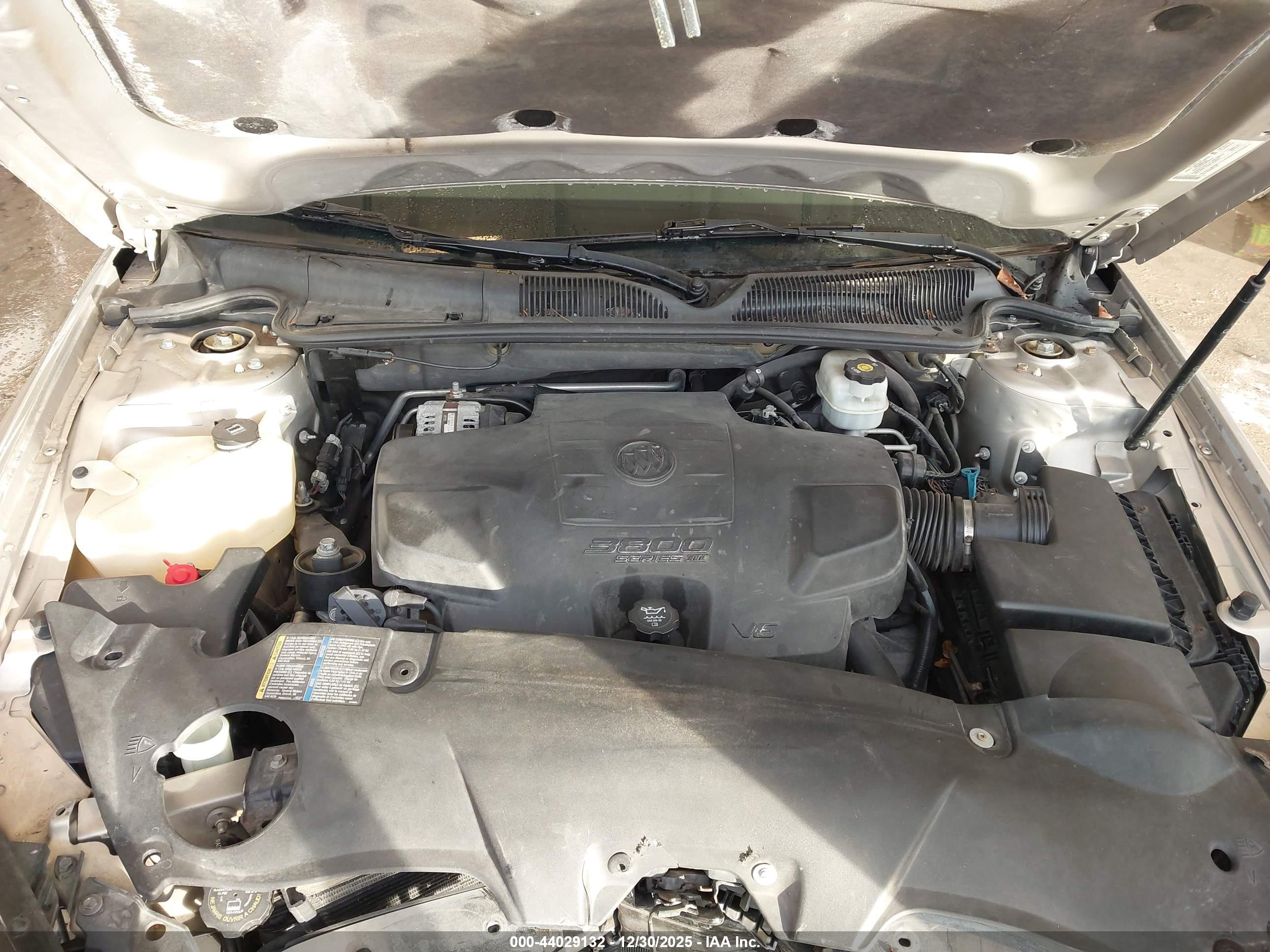BUICK LUCERNE image 10
