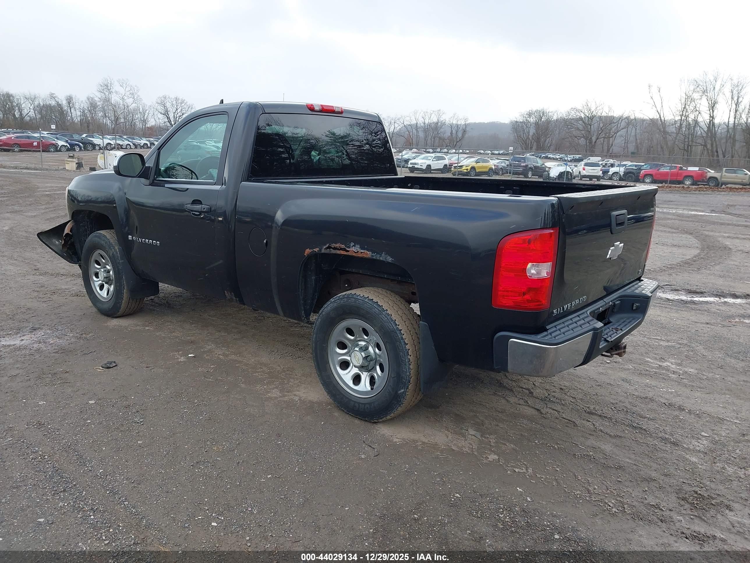 CHEVROLET SILVERADO image 3