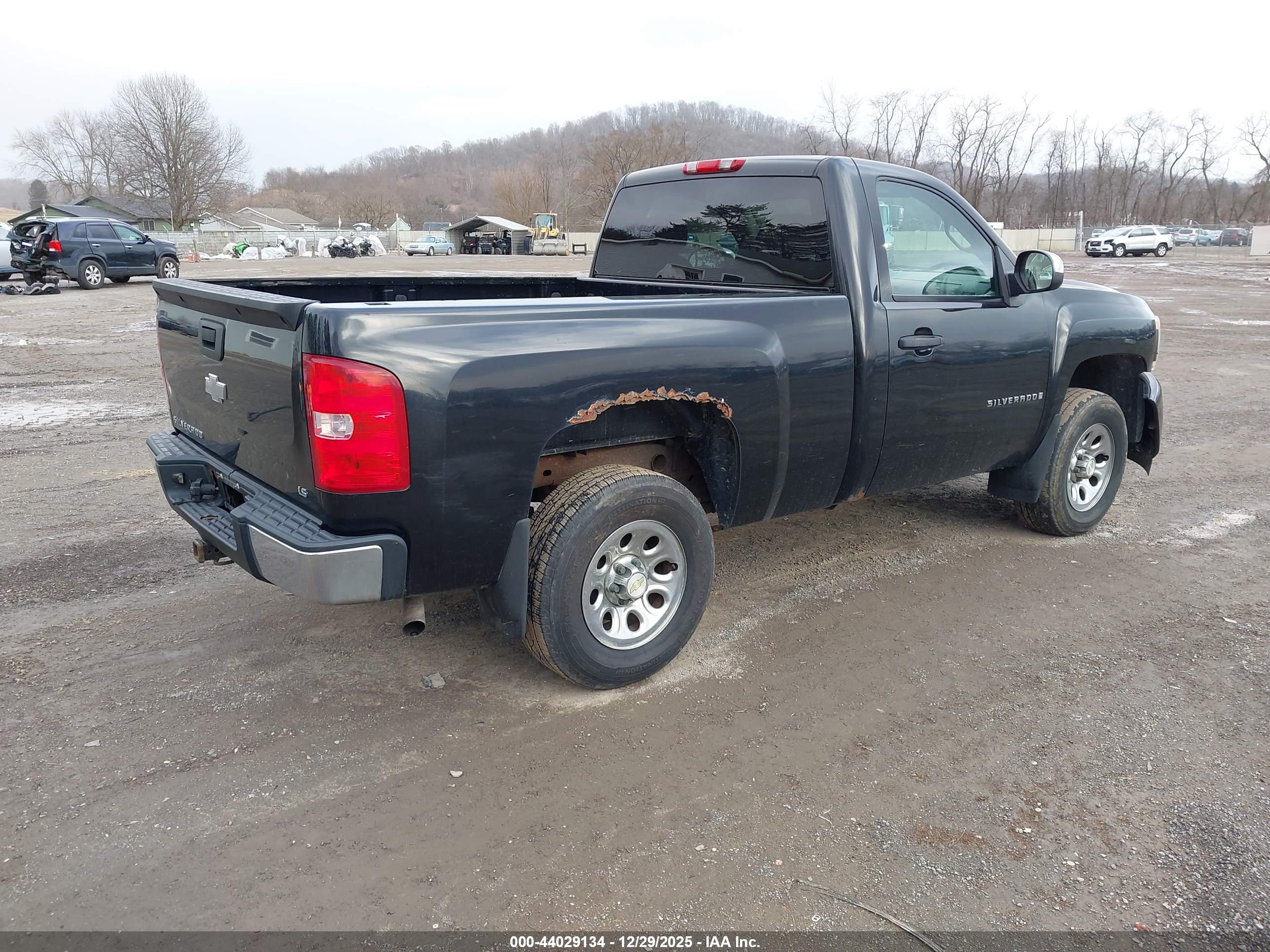 CHEVROLET SILVERADO image 4