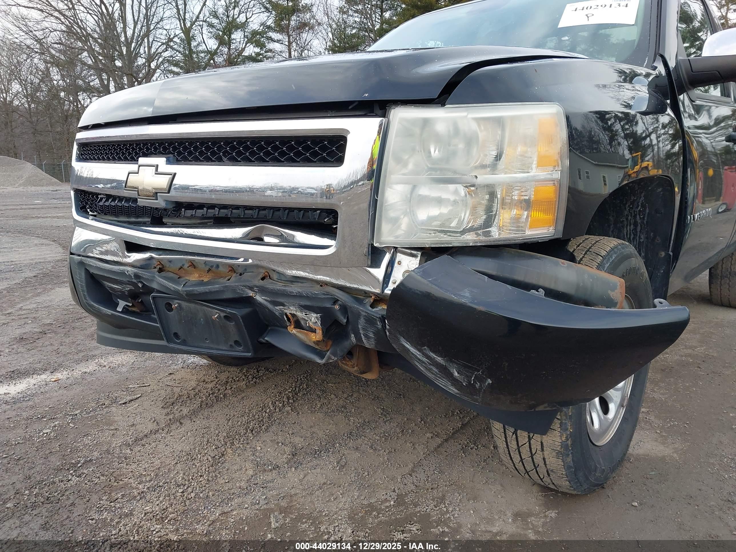 CHEVROLET SILVERADO image 6