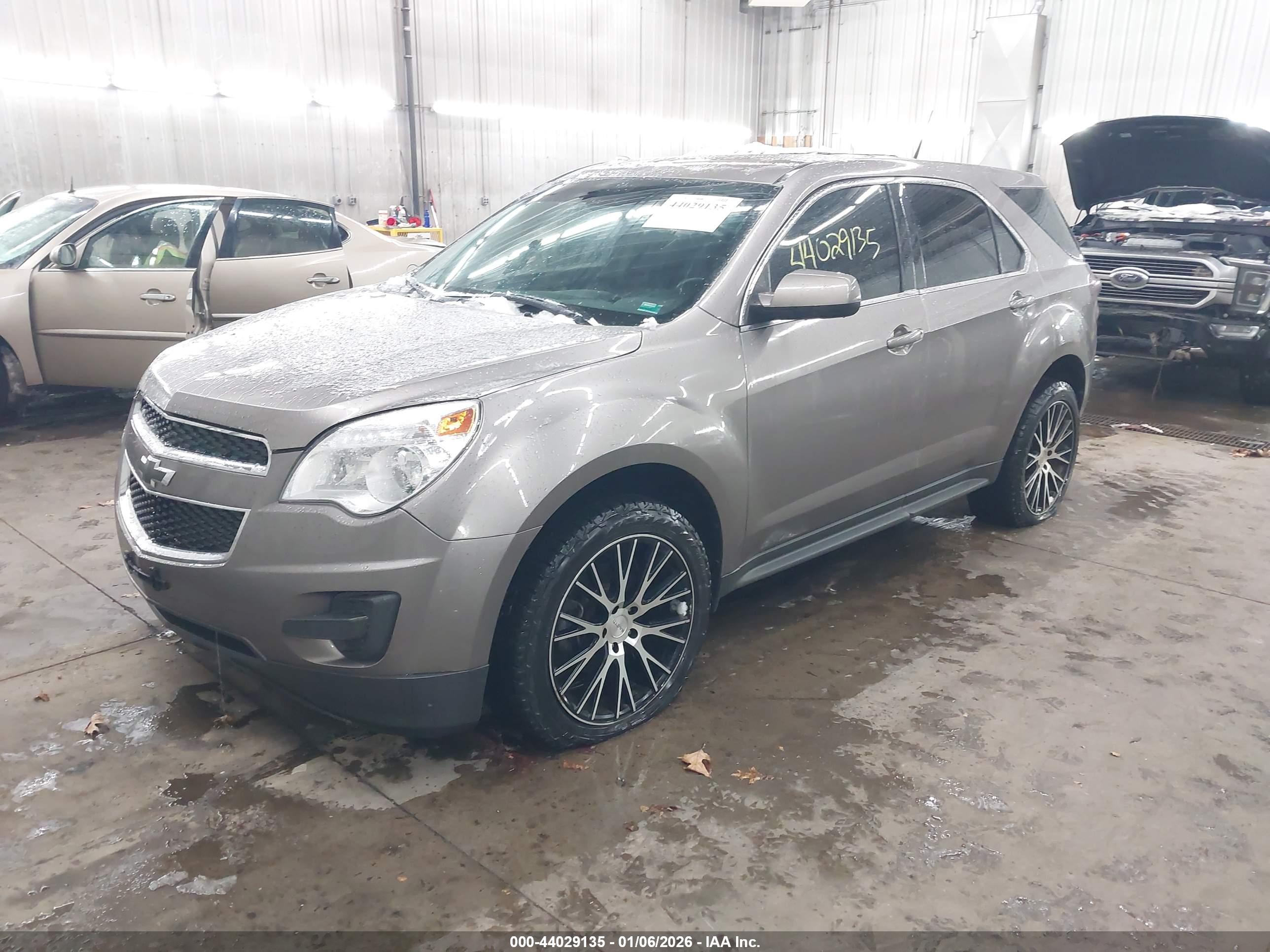 CHEVROLET EQUINOX image 2