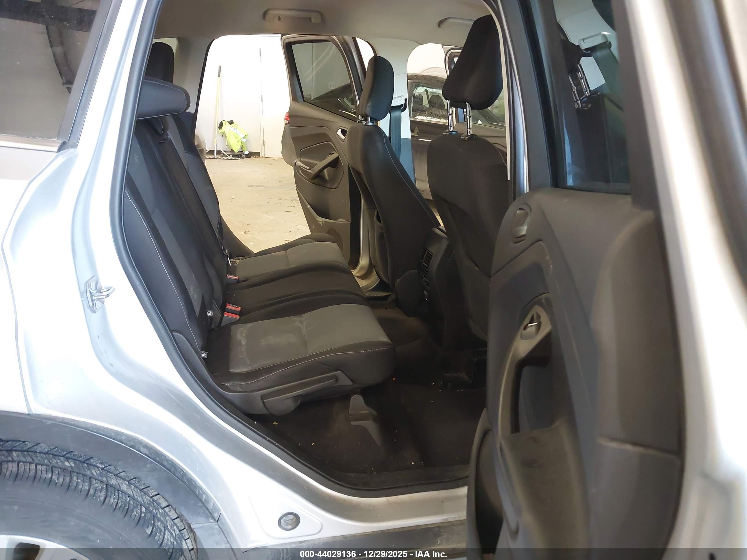 FORD ESCAPE image 8